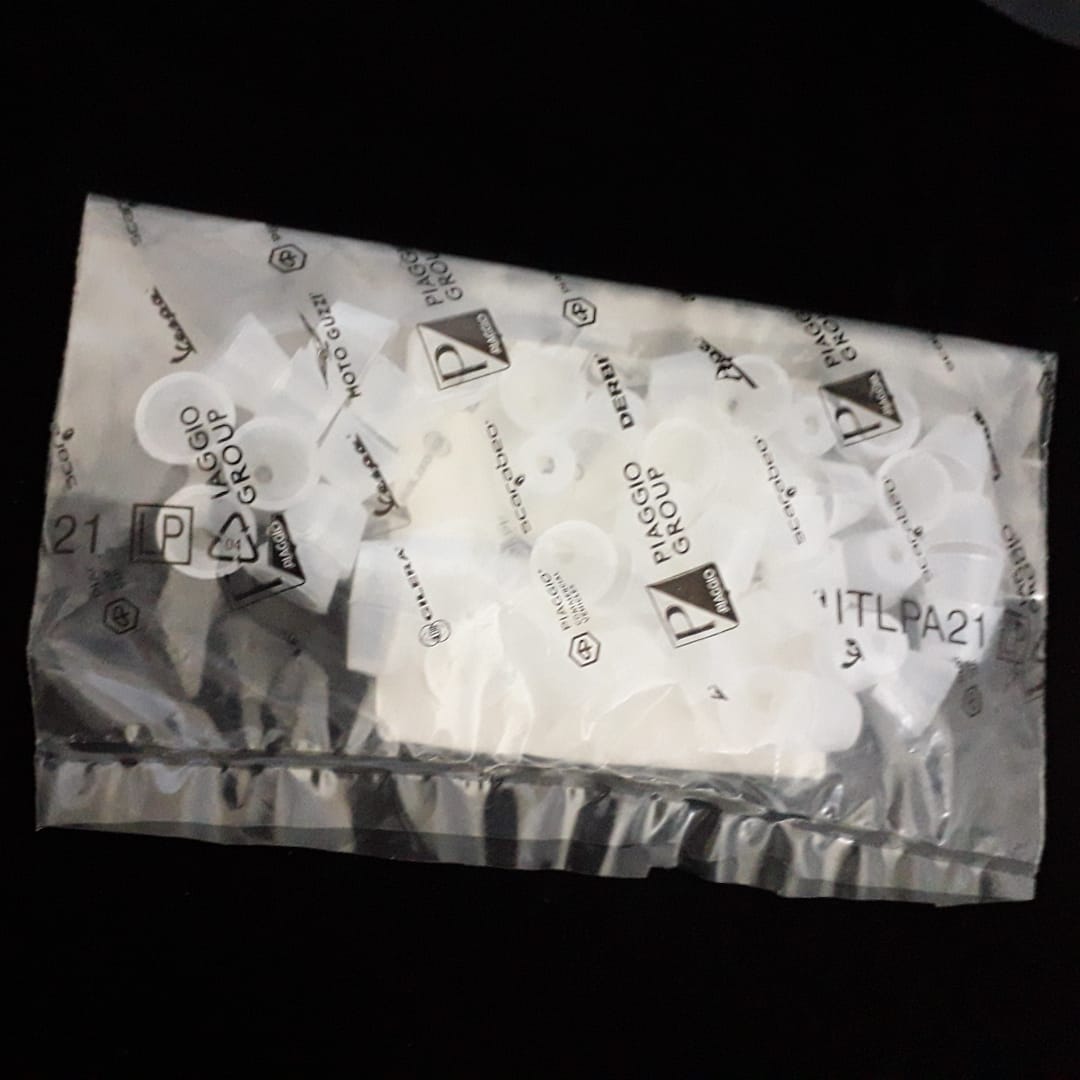 GORRA ANCLAJE CRESTA TAPABARRO
