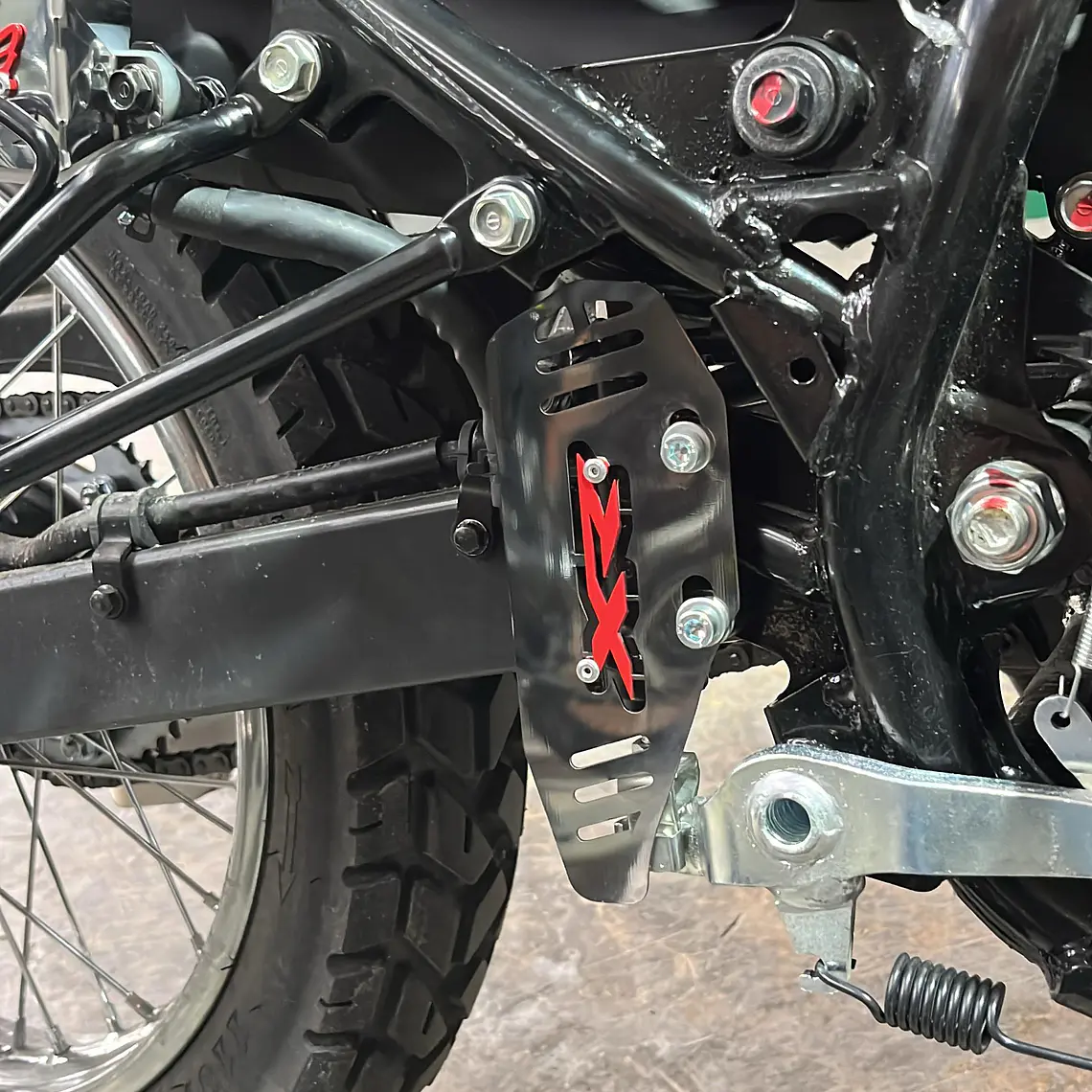 Protector de bomba trasera de freno plana 4