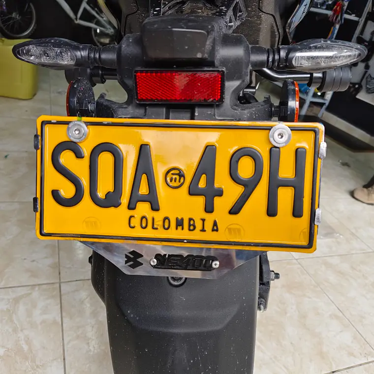 Porta Placa 4
