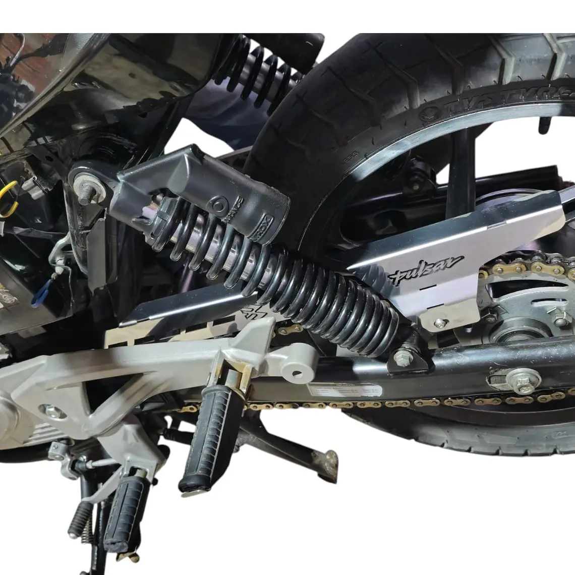 GUARDA CADENA PULSAR 180 3D 2
