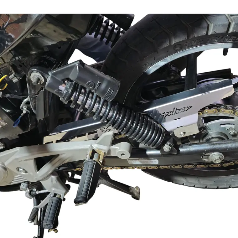GUARDA CADENA PULSAR 180 3D 2