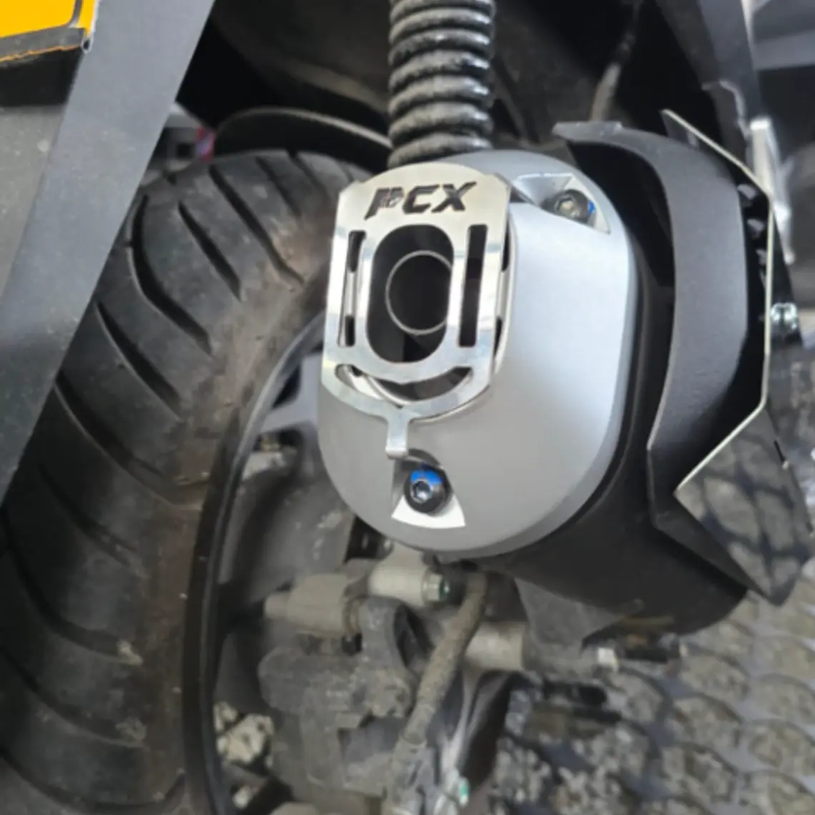 TAPA LUJO MOFLE HONDA PCX 2