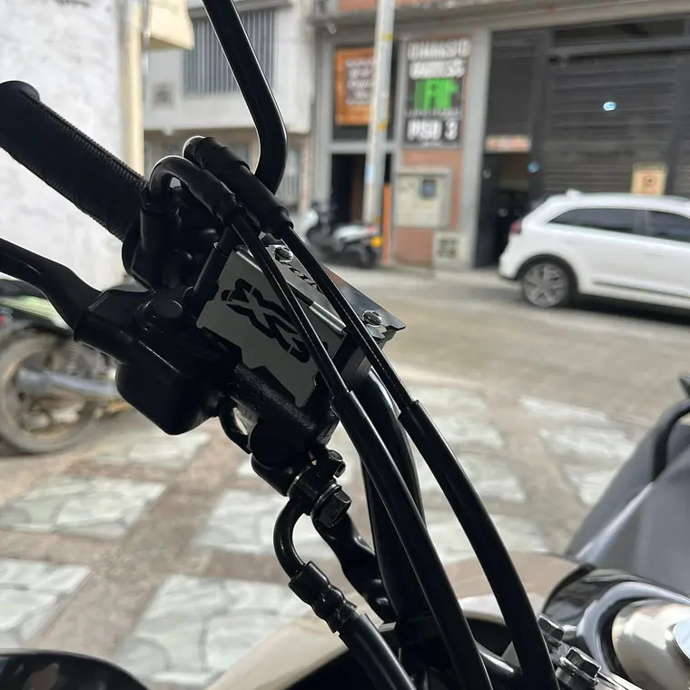 PROTECTOR DE BOMBA DELANTERA XR 2