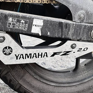 GUARDA CADENA (LAMINA) FZ 2.0