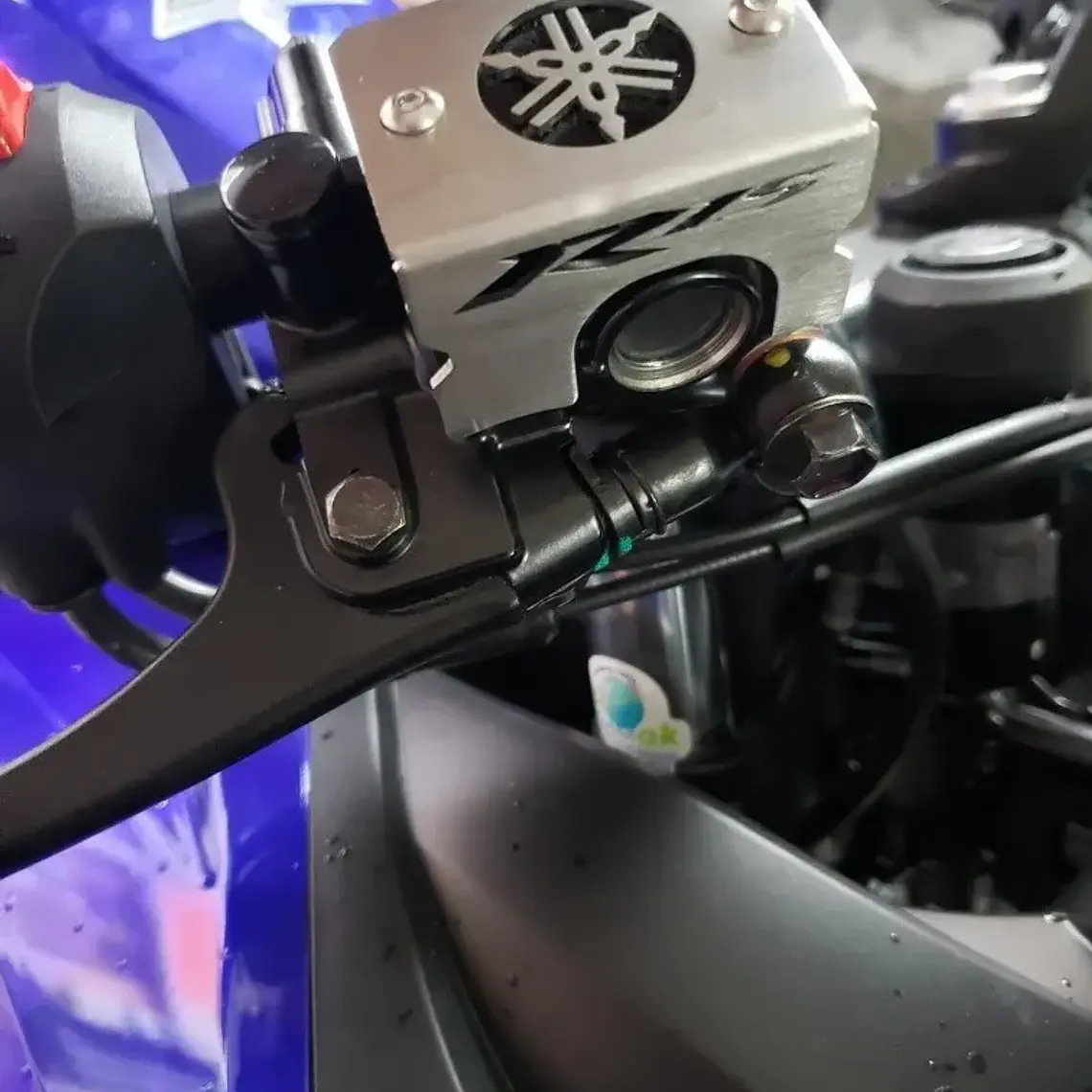 BOMBA FRENO DELANTERO R15 2
