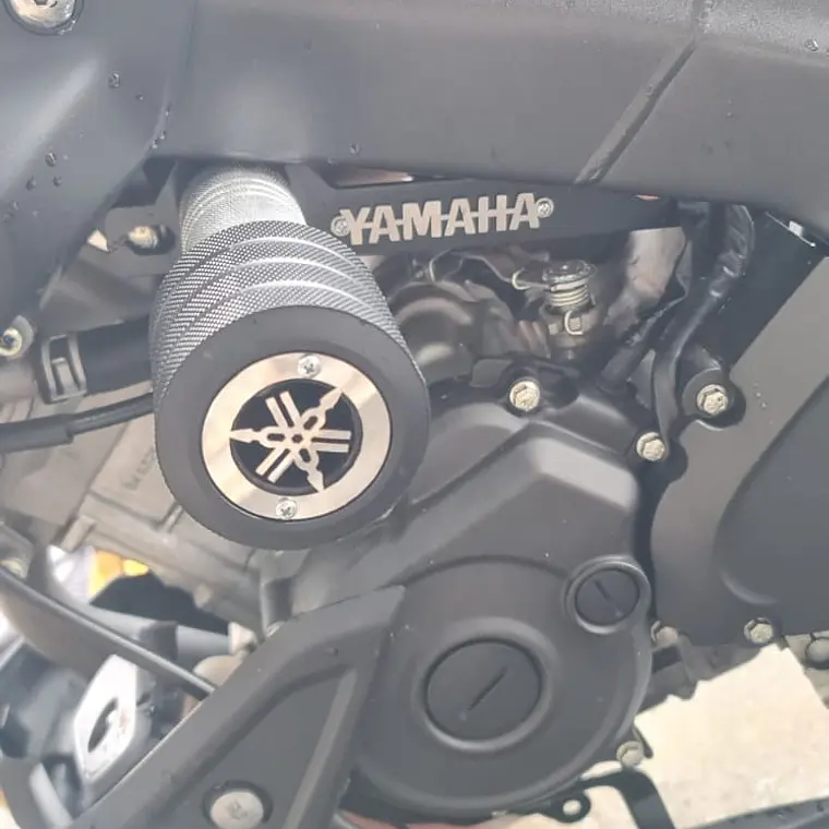 SLIDER R15 YAMAHA 2