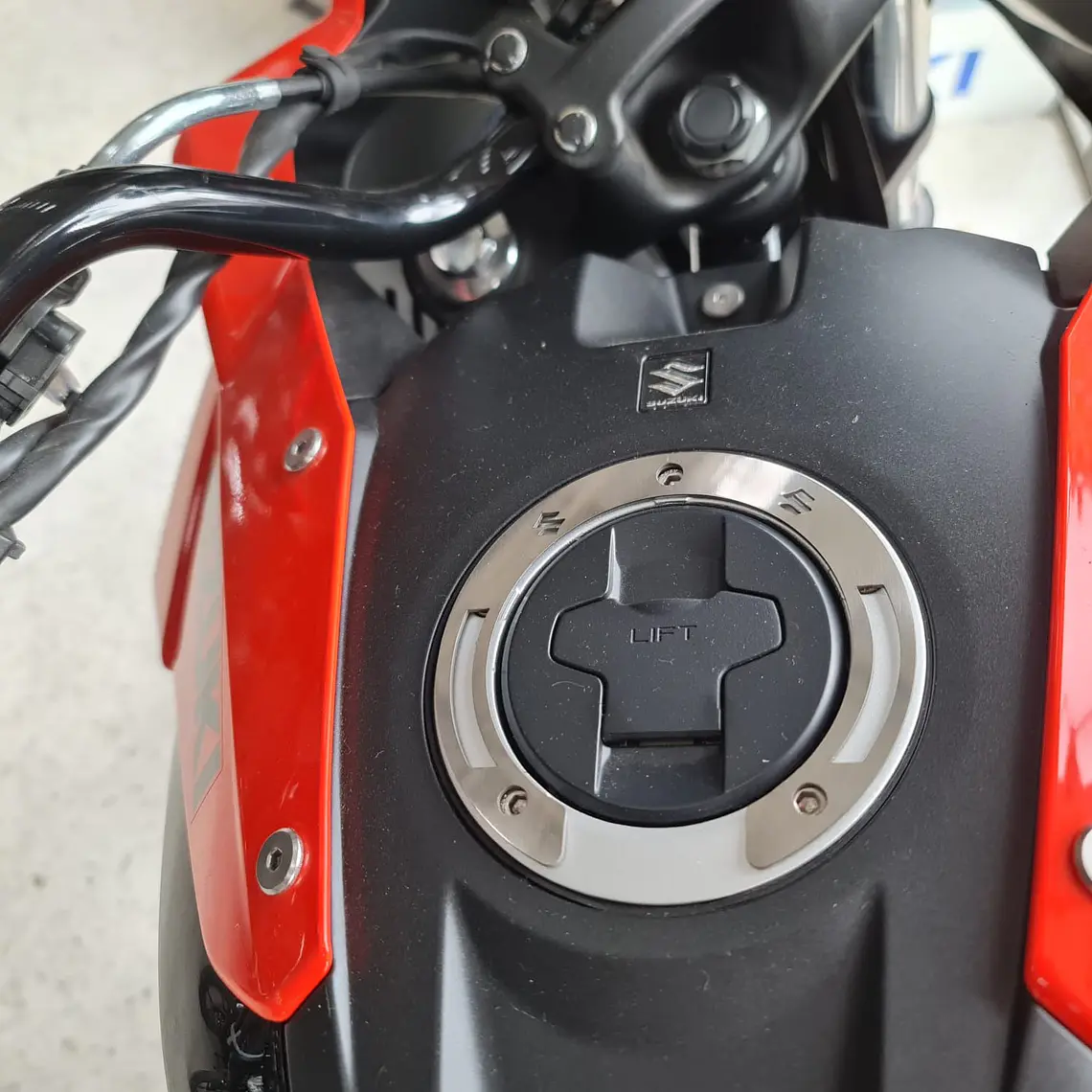 TAPA GASOLINA VSTROM SX 2