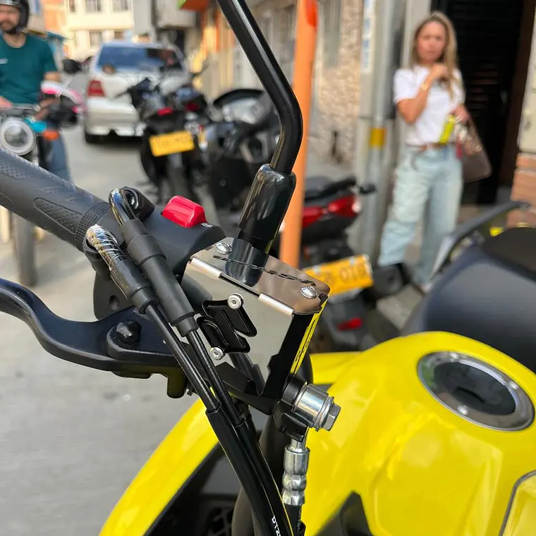 PROTECTOR DE BOMBA DELANTERA VSTROM 160 2