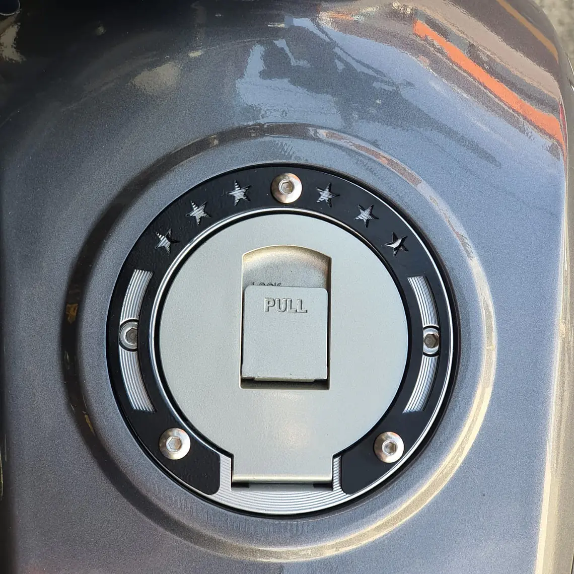 TAPA GASOLINA COMBAT 125 2