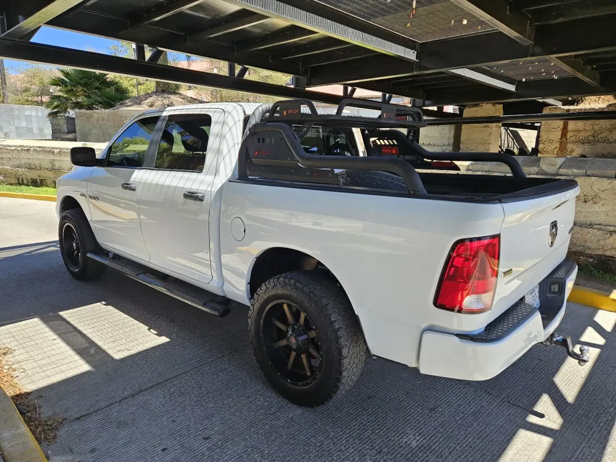 DODGE RAM 2500 5.7L CREW CAB SLT 4X4 MT 2016 5
