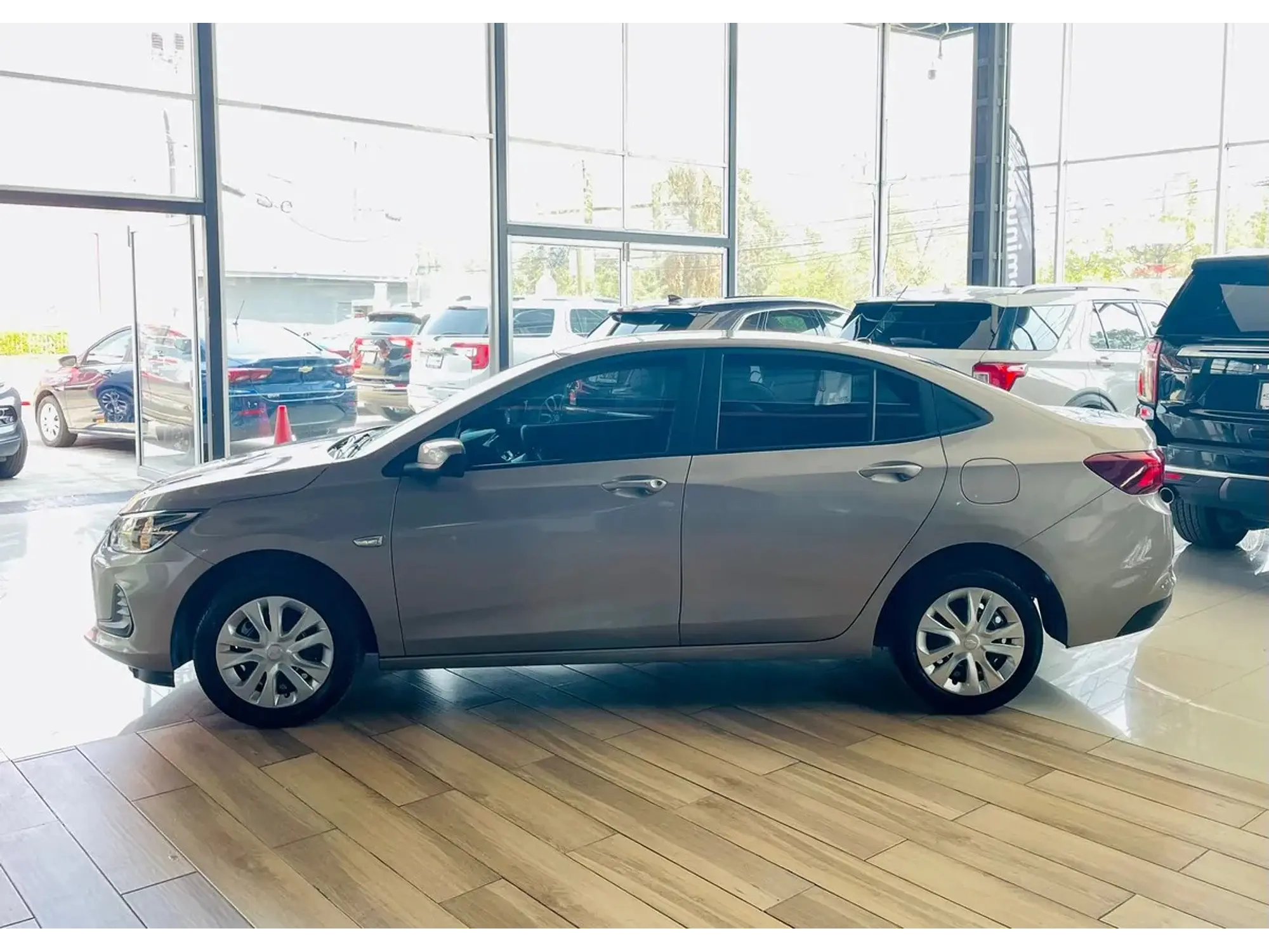CHEVROLET ONIX 1.0 LS MT 2023 10