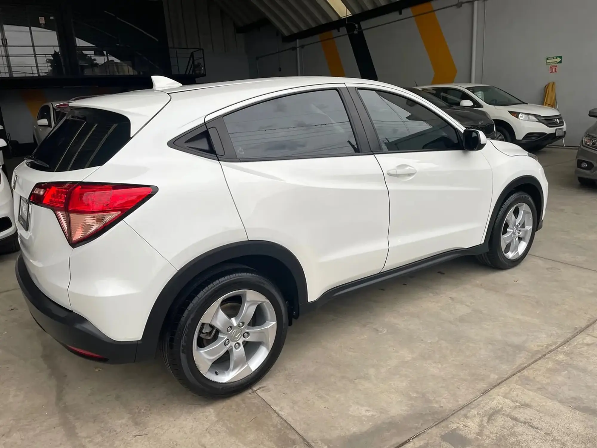HONDA HR–V 1.8 UNIQ AT 2016 3