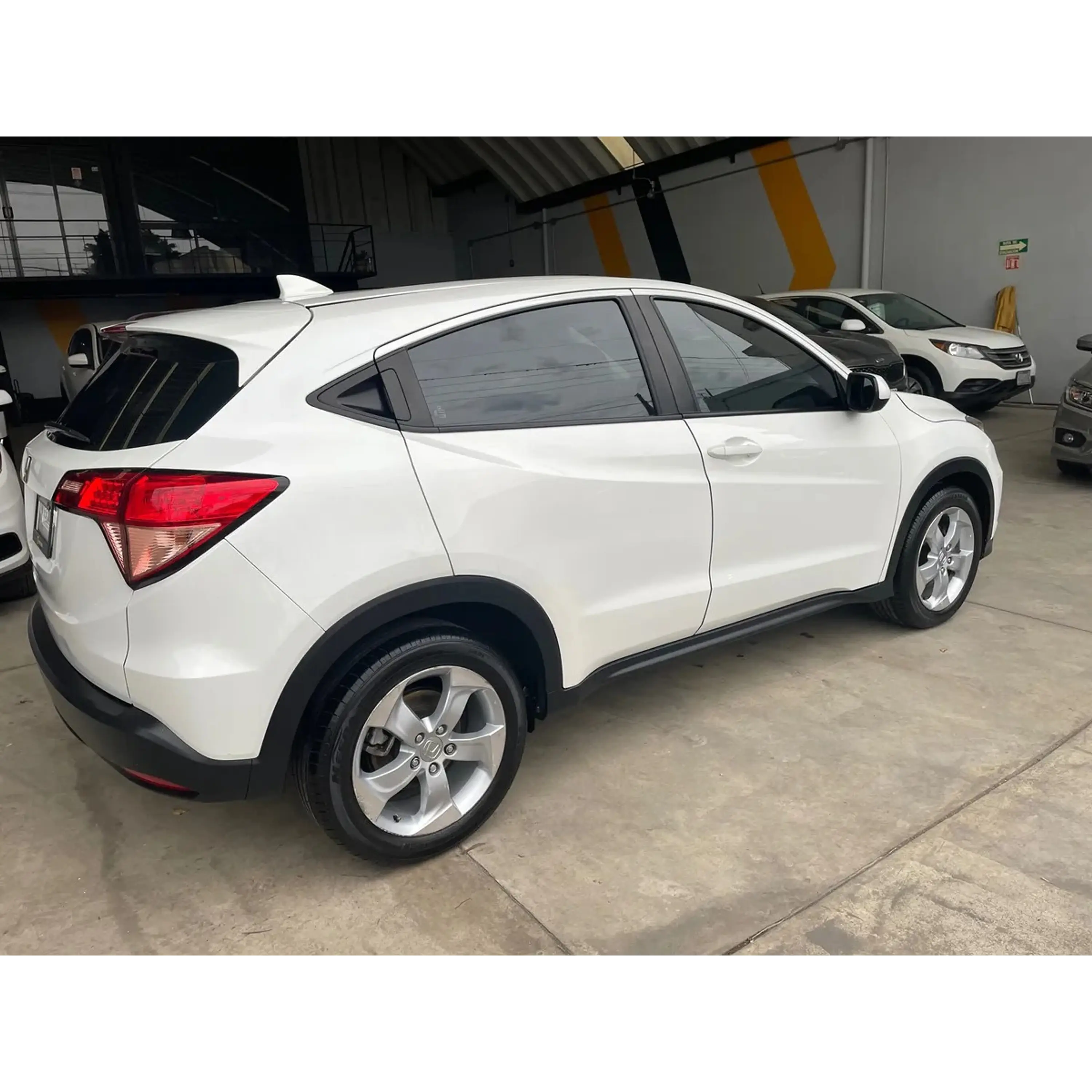 HONDA HR–V 1.8 UNIQ AT 2016 3