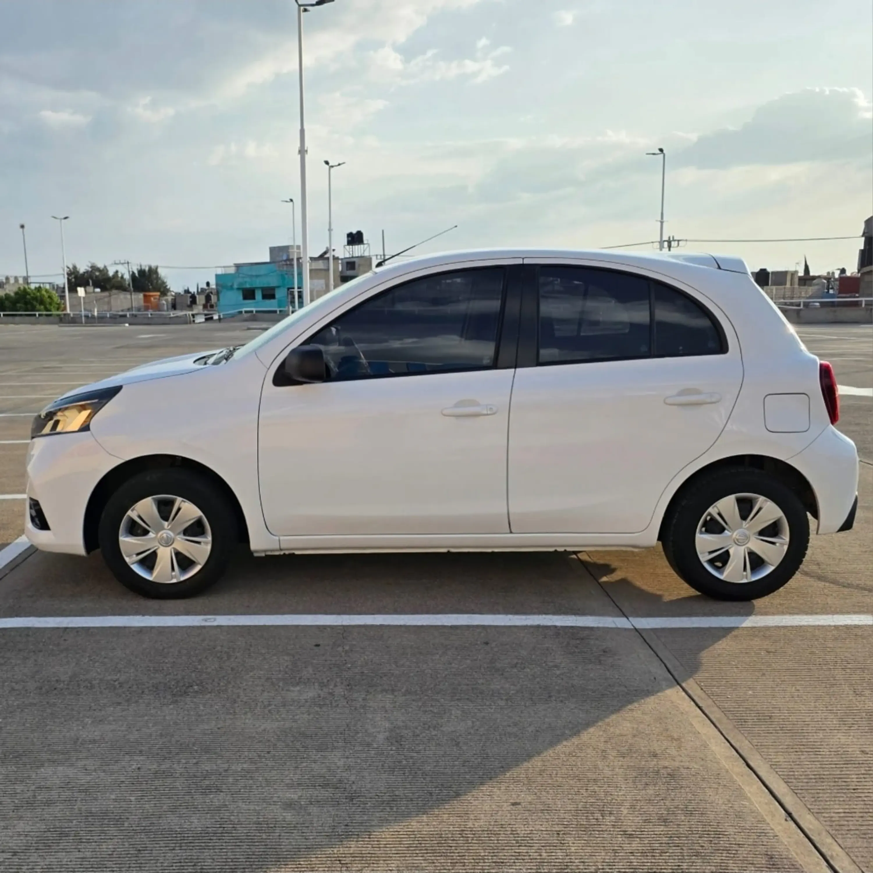 NISSAN MARCH 1.6 SENSE MT 2022 4