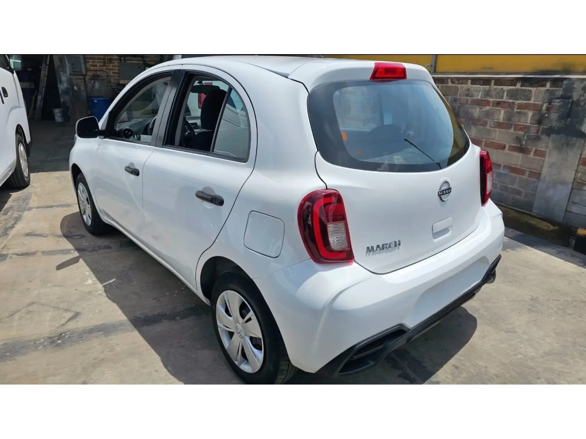 NISSA MARCH 1.6 SENSE MT 2024 5