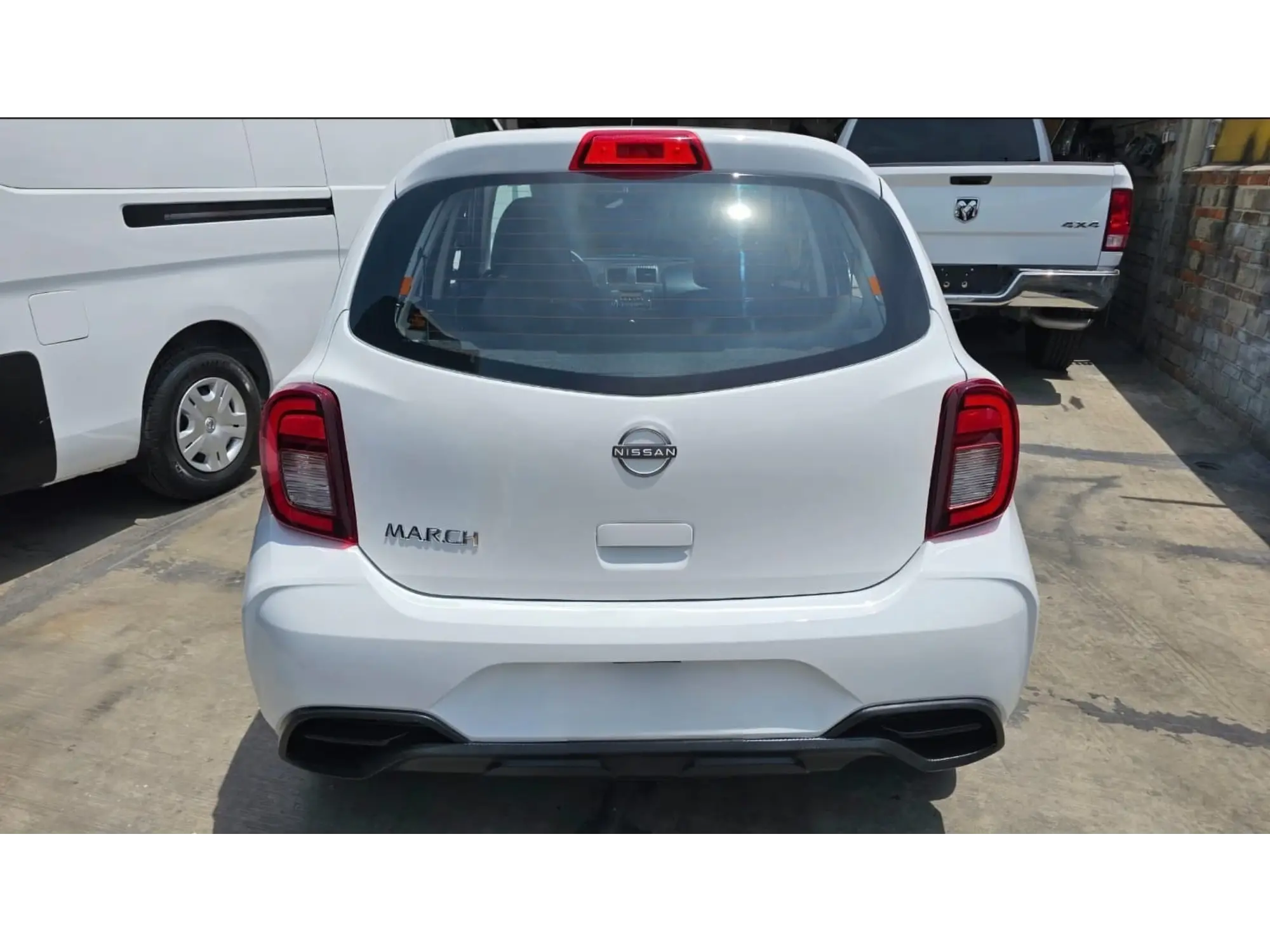 NISSA MARCH 1.6 SENSE MT 2024 6