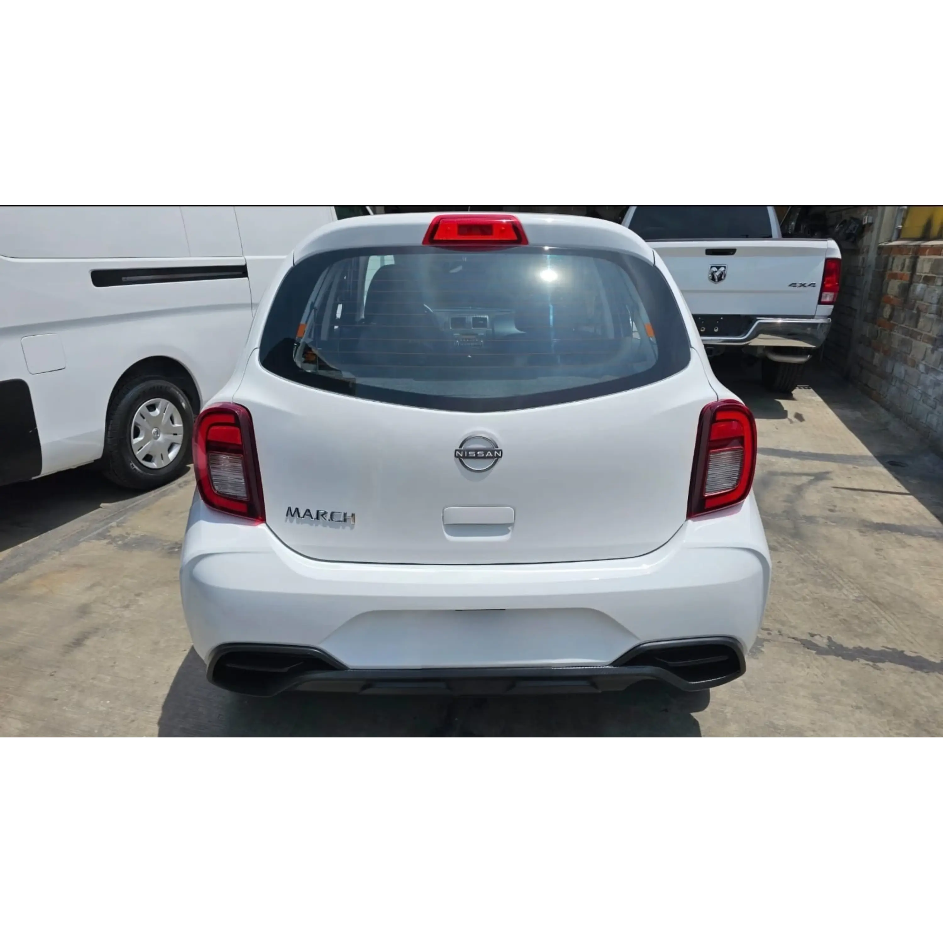 NISSA MARCH 1.6 SENSE MT 2024 6