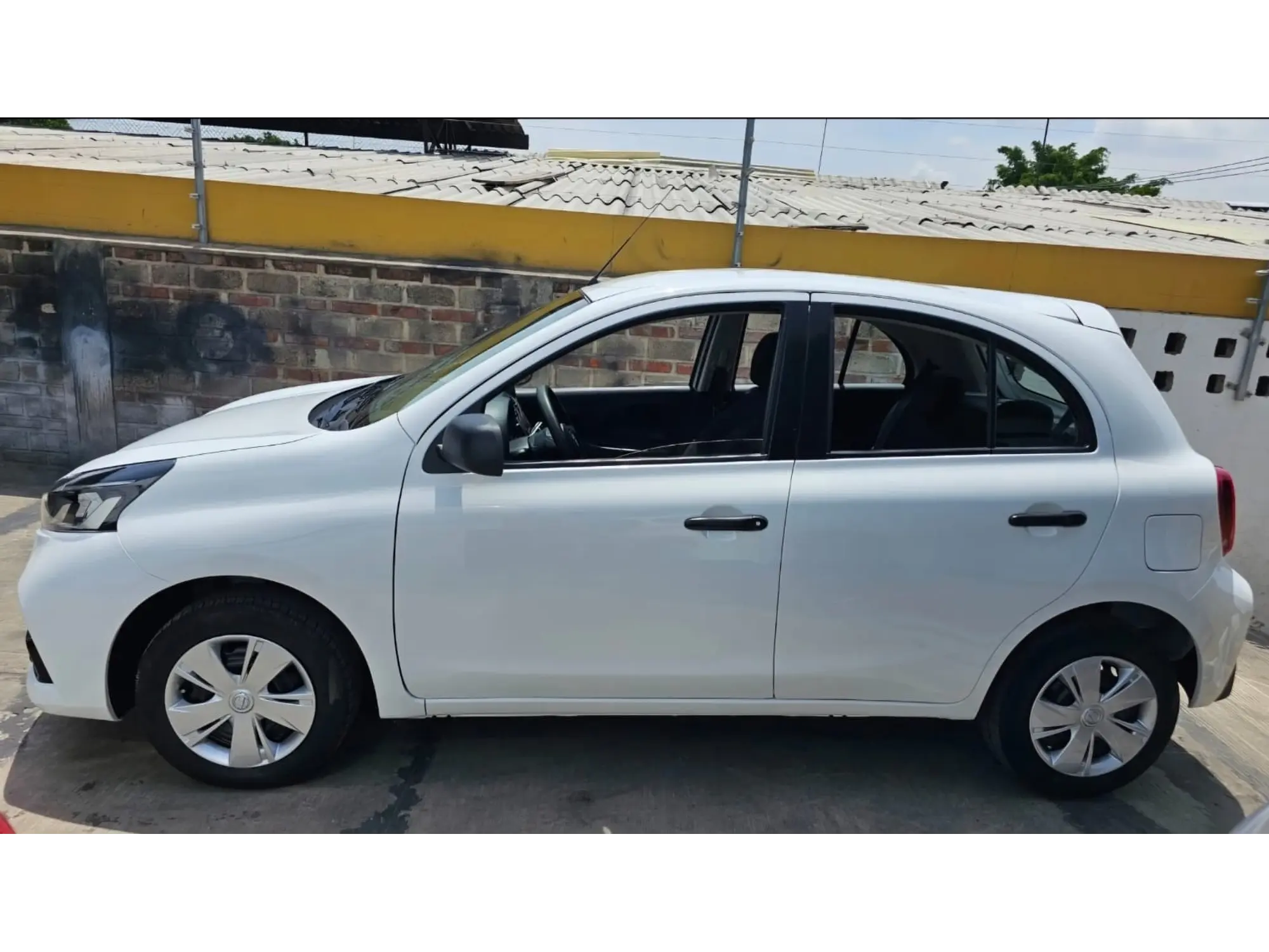 NISSA MARCH 1.6 SENSE MT 2024 4
