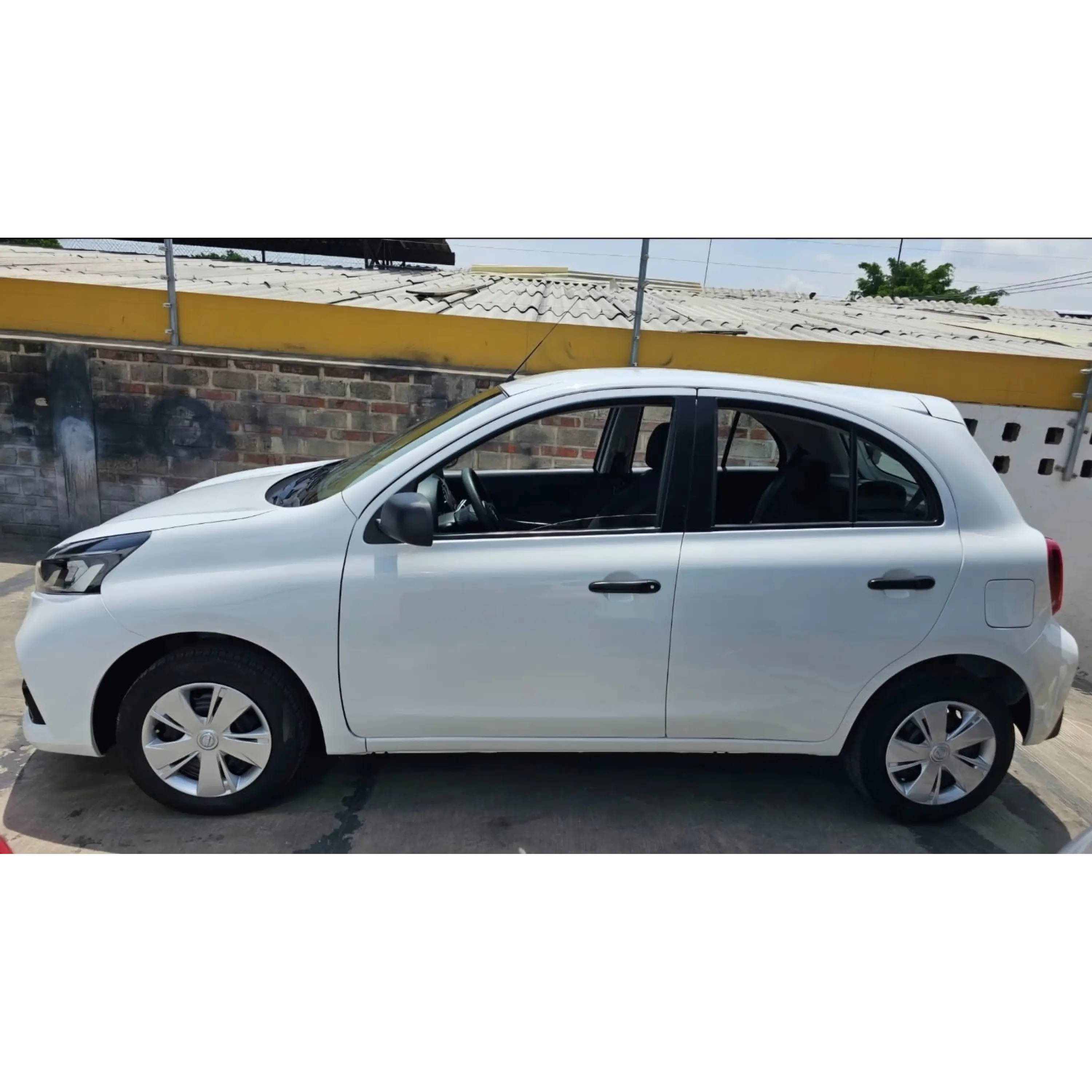 NISSA MARCH 1.6 SENSE MT 2024 4