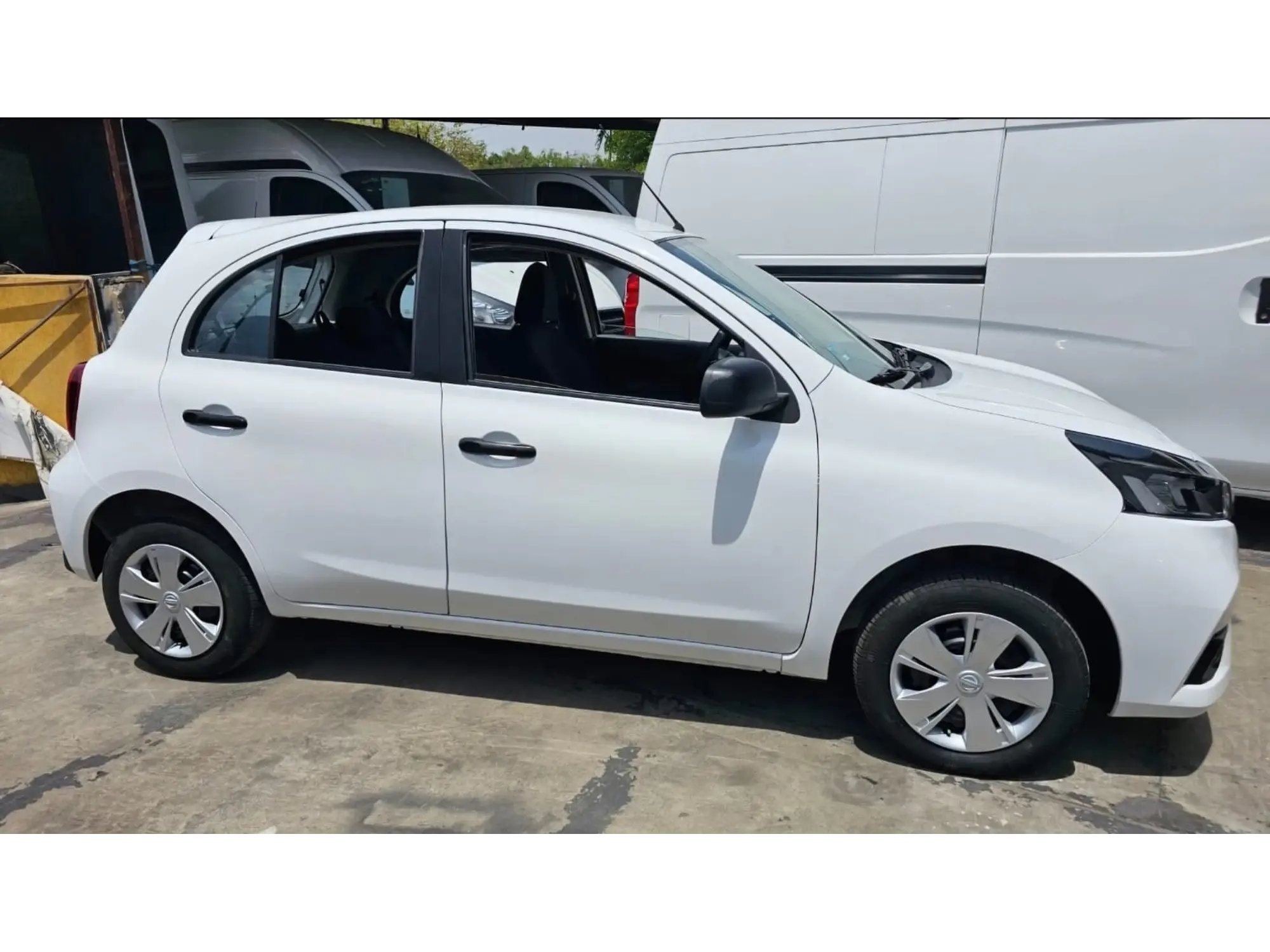 NISSA MARCH 1.6 SENSE MT 2024 8