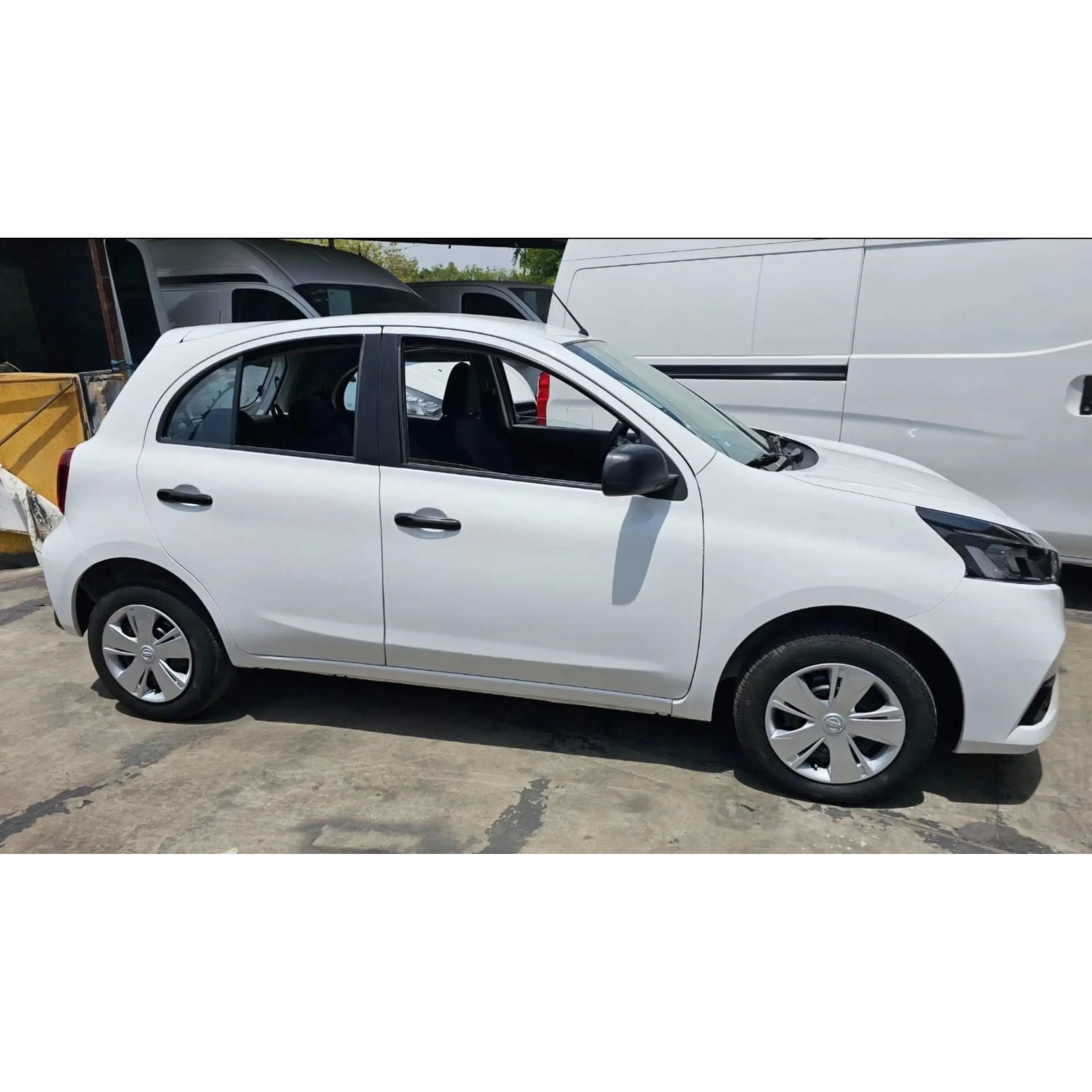 NISSA MARCH 1.6 SENSE MT 2024 8