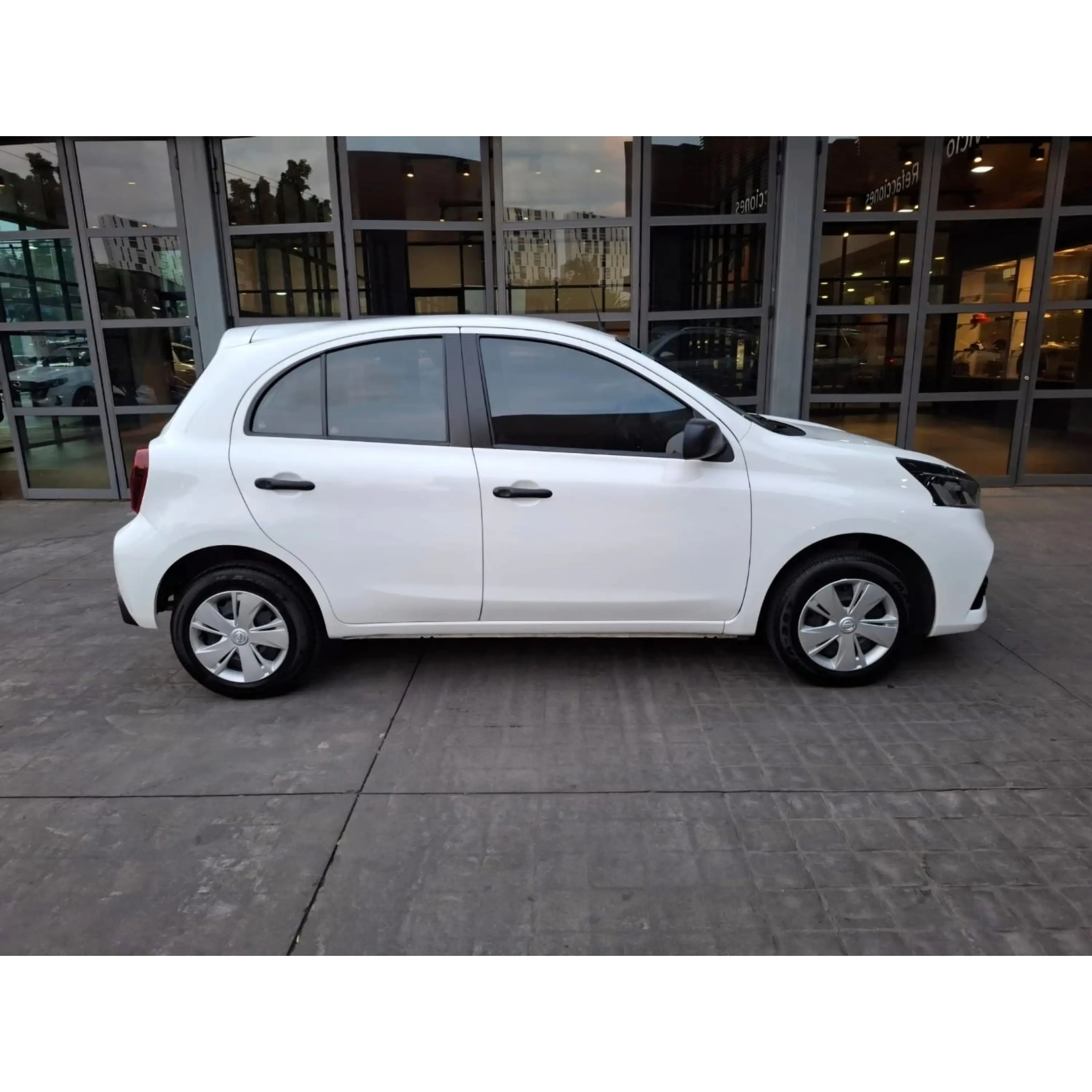 NISSAN MARCH 1.6 SENSE MT 2024 4