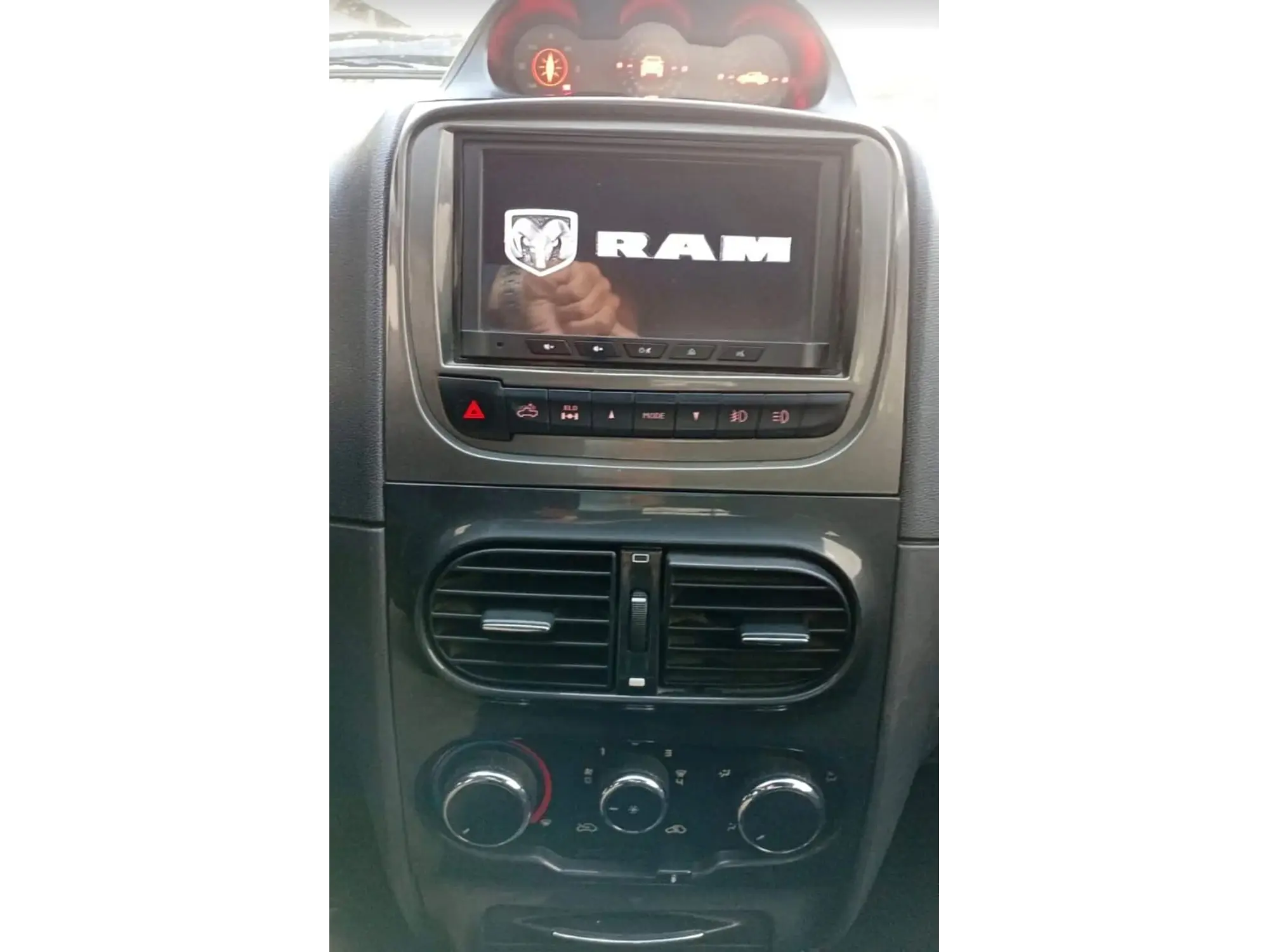 RAM 700 1.6 CLUB CAB ADVENTURE MT 2017 7