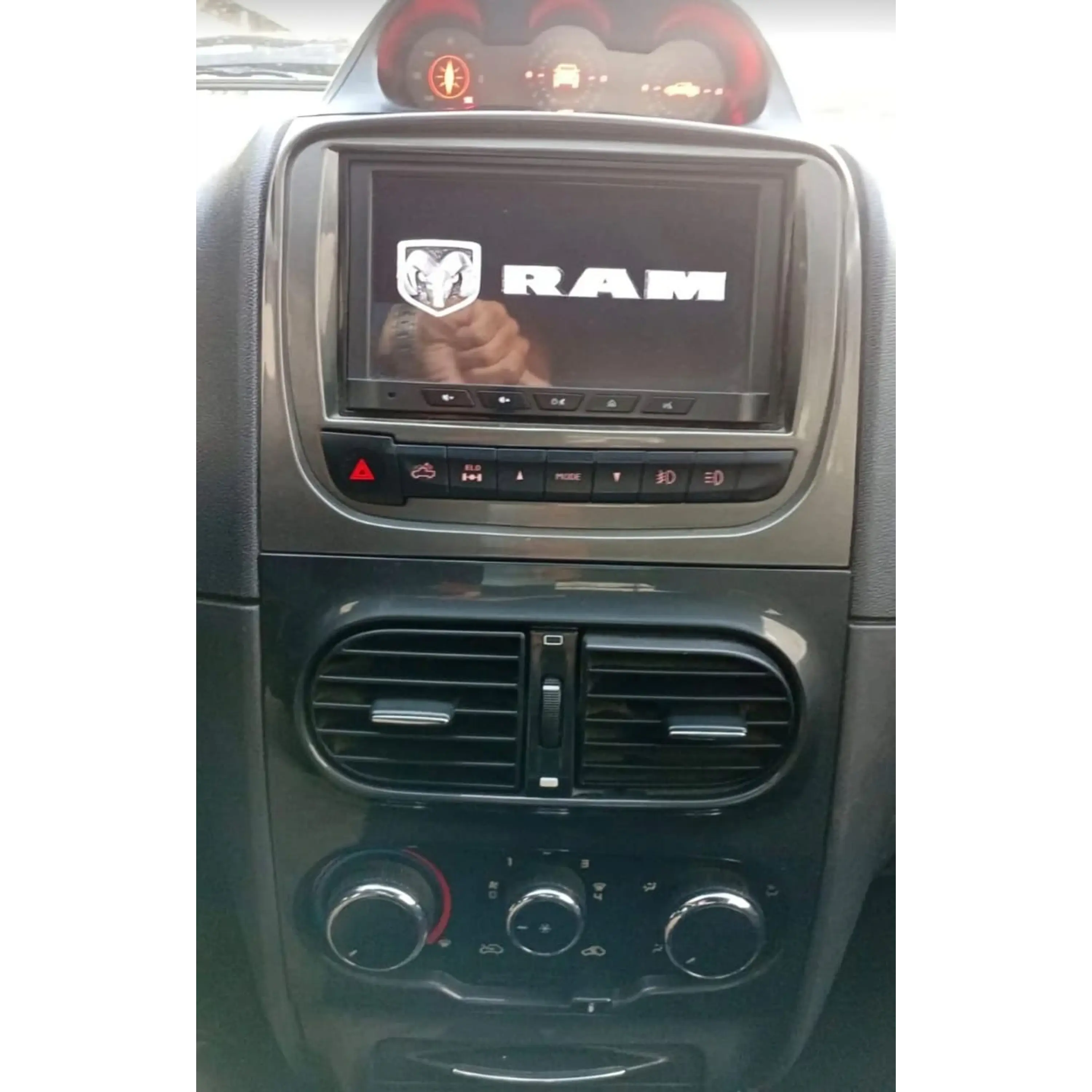 RAM 700 1.6 CLUB CAB ADVENTURE MT 2017 7