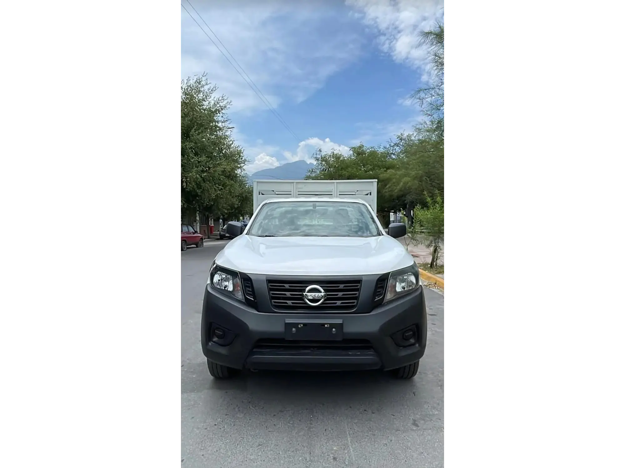 NISSAN NP300 2.5 ESTACAS DH AA MT 2018  2