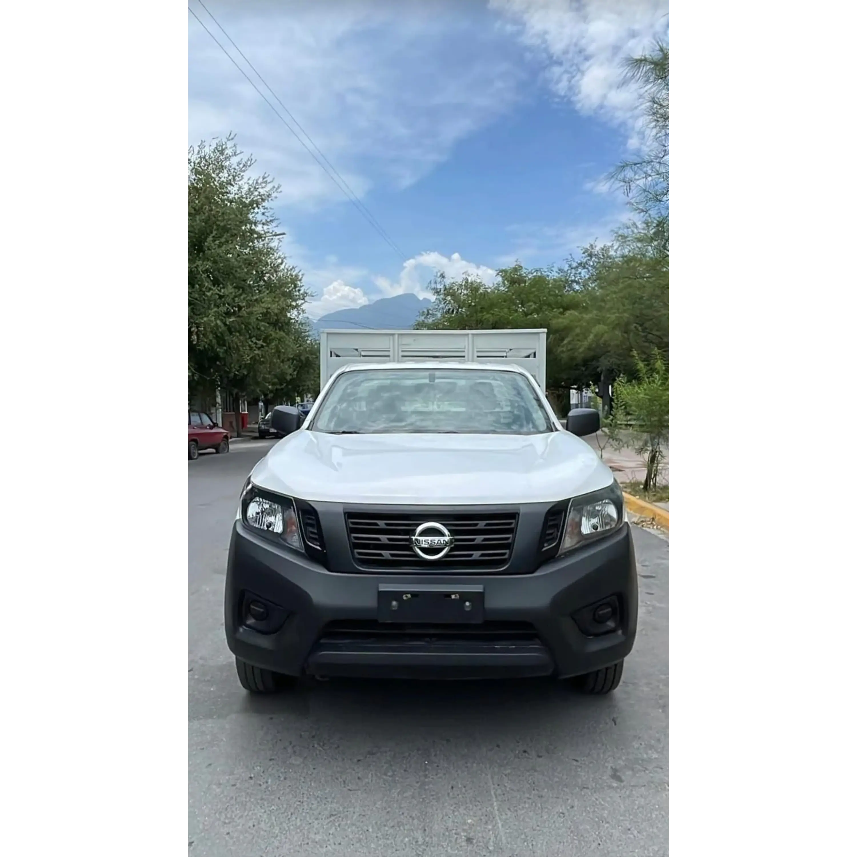 NISSAN NP300 2.5 ESTACAS DH AA MT 2018  2