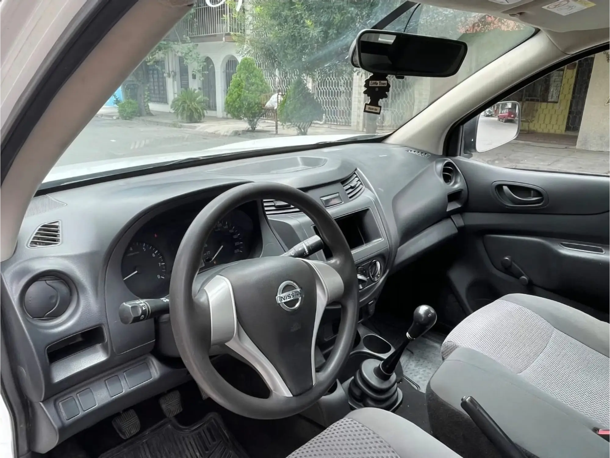 NISSAN NP300 2.5 ESTACAS DH AA MT 2018  9