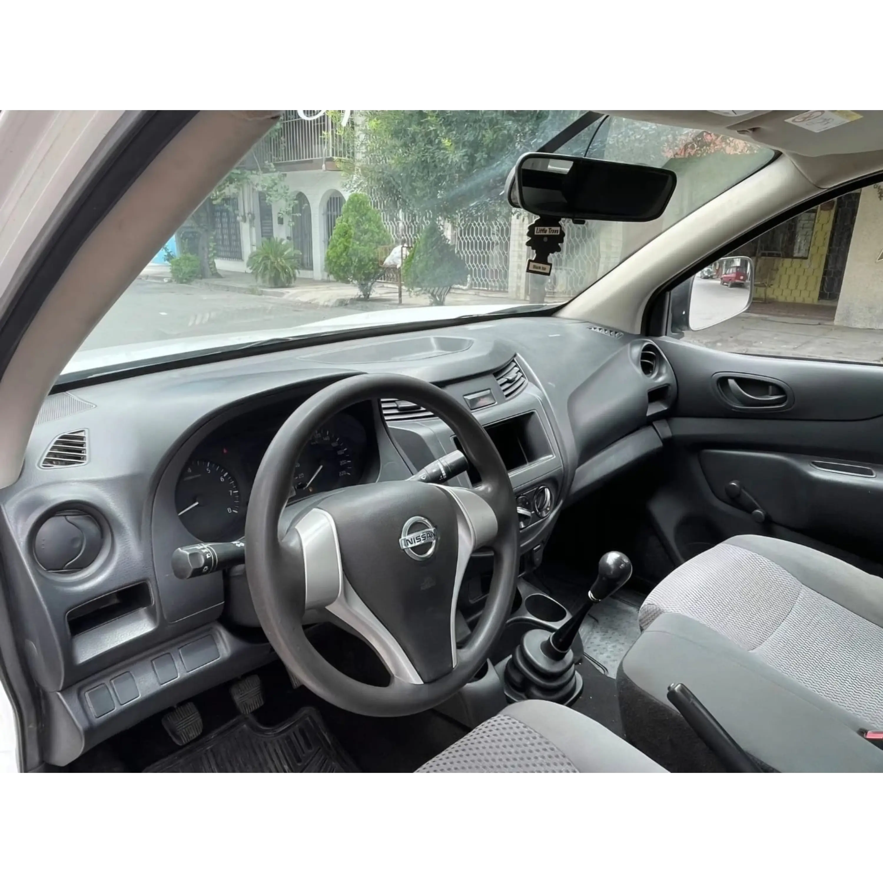 NISSAN NP300 2.5 ESTACAS DH AA MT 2018  9