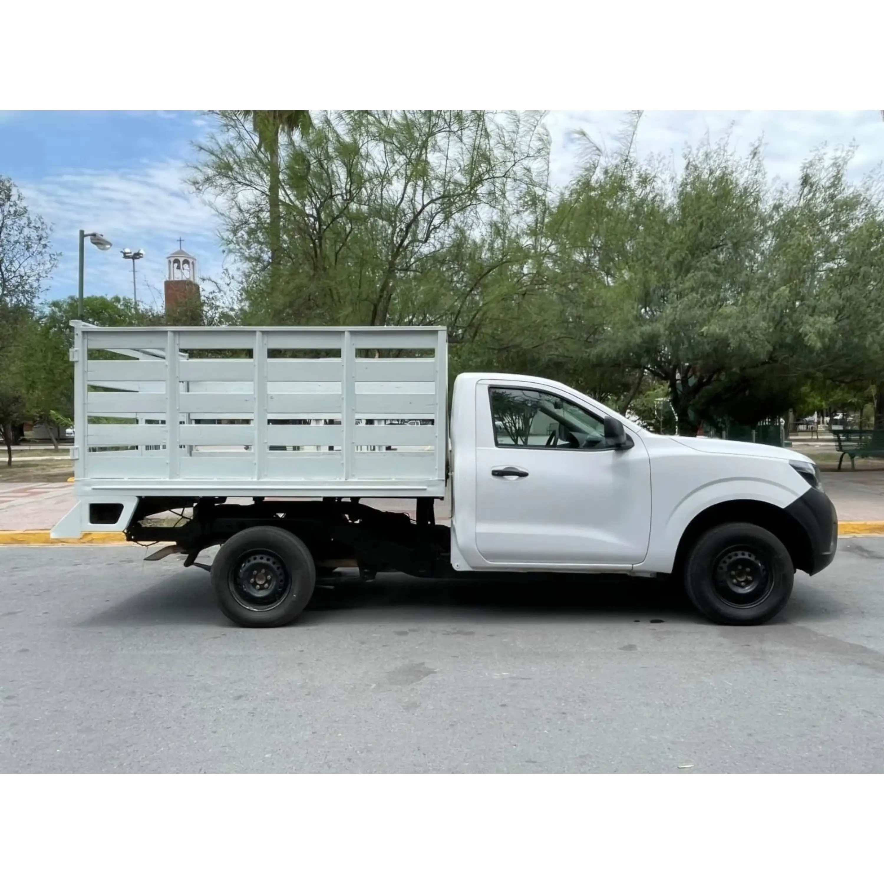 NISSAN NP300 2.5 ESTACAS DH AA MT 2018  4