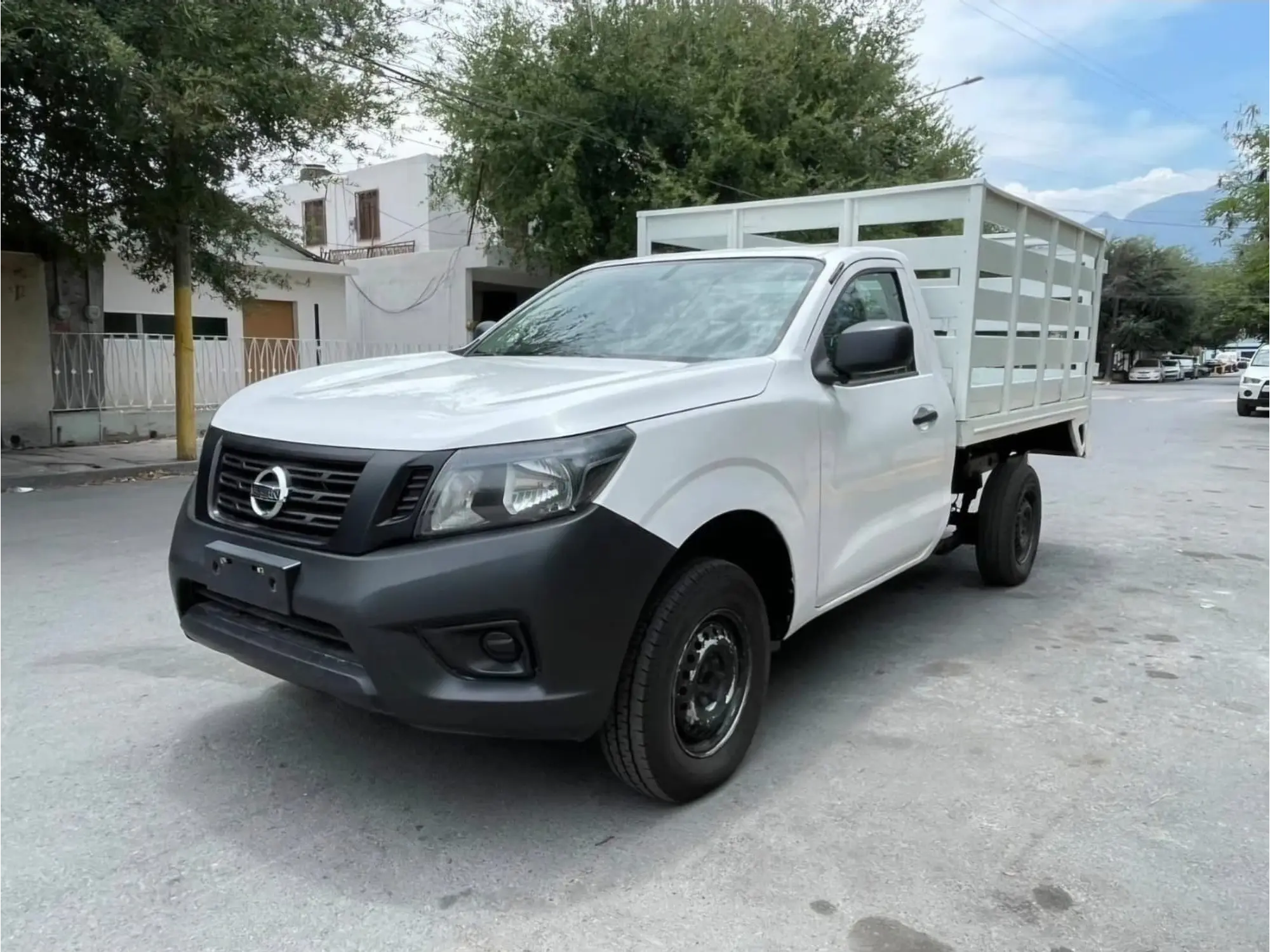 NISSAN NP300 2.5 ESTACAS DH AA MT 2018  1