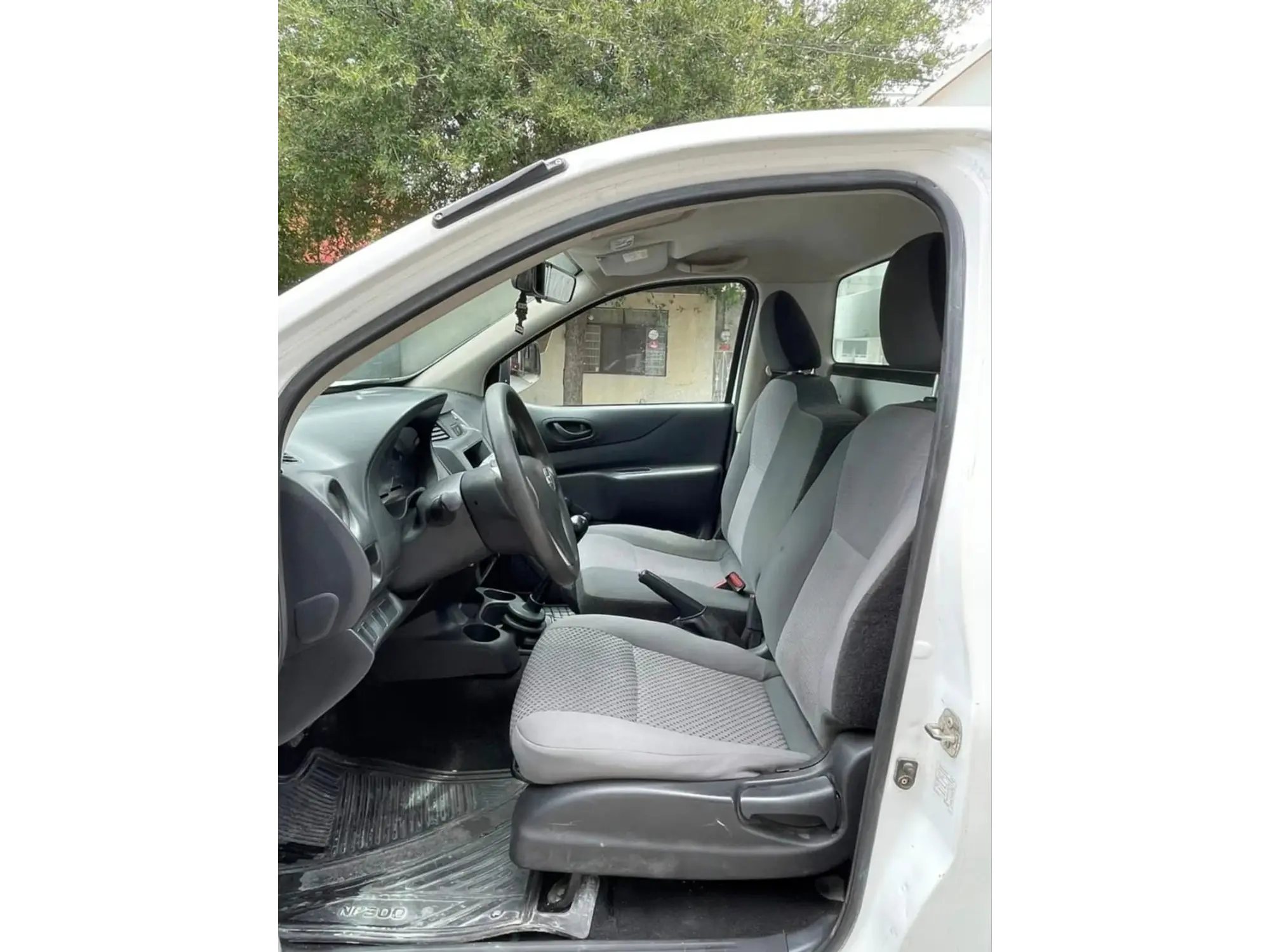 NISSAN NP300 2.5 ESTACAS DH AA MT 2018  10