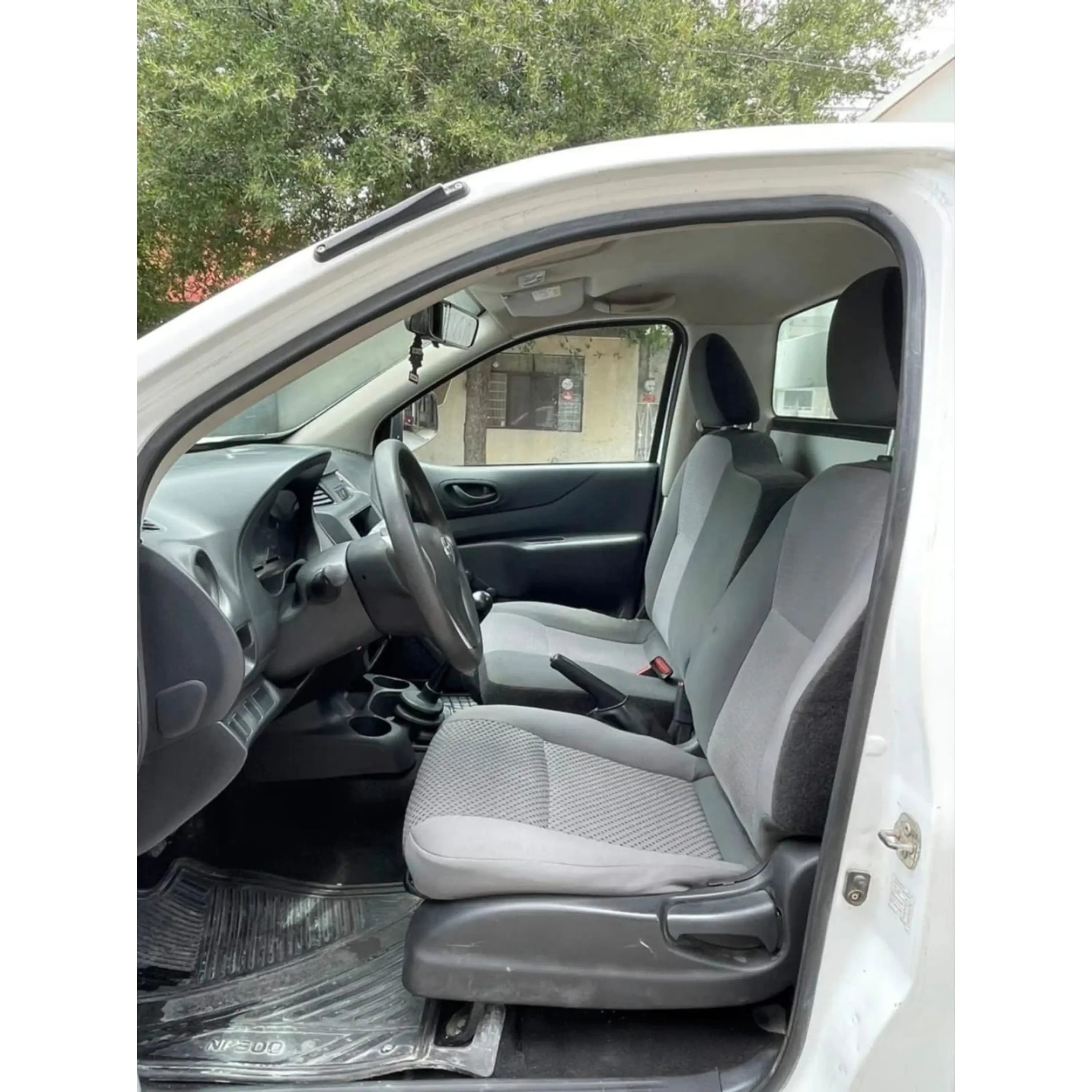NISSAN NP300 2.5 ESTACAS DH AA MT 2018  10