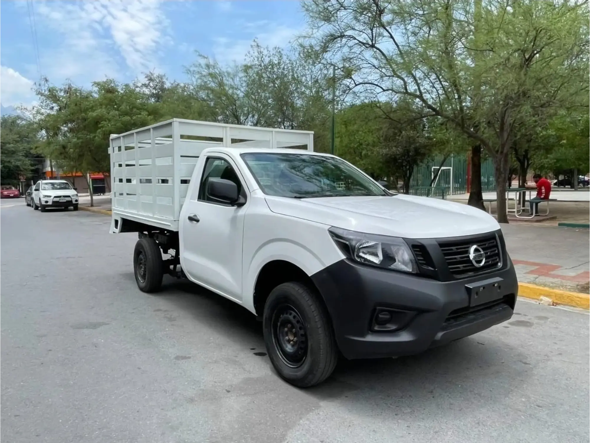NISSAN NP300 2.5 ESTACAS DH AA MT 2018  3