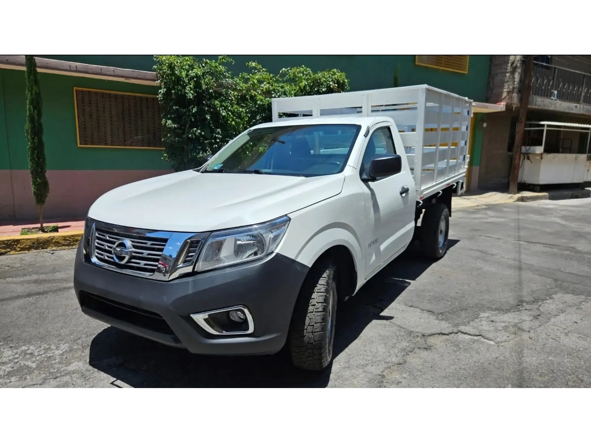 NISSAN NP300 2.5 ESTACAS DH AA PACK SEG MT 2019 1