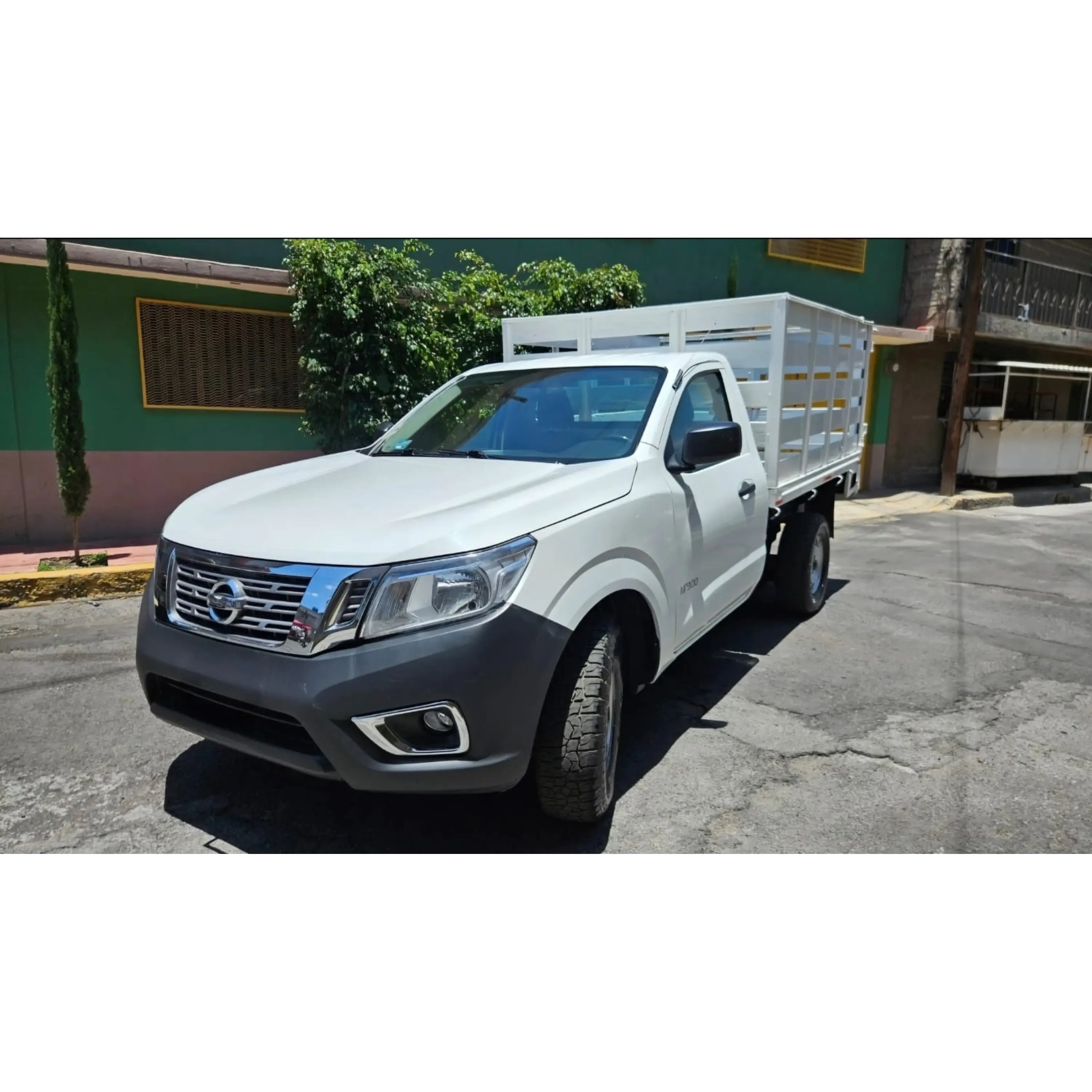 NISSAN NP300 2.5 ESTACAS DH AA PACK SEG MT 2019 1