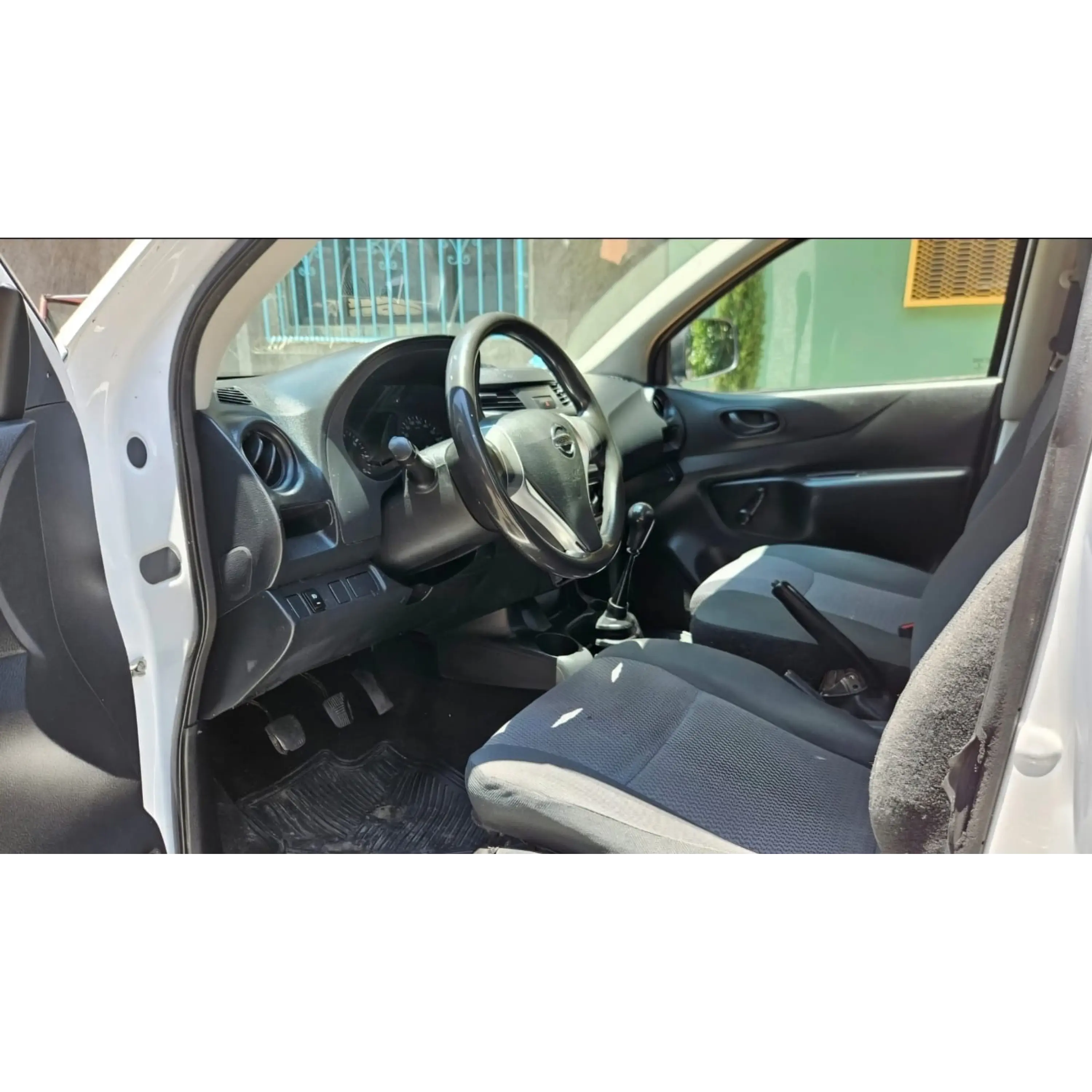 NISSAN NP300 2.5 ESTACAS DH AA PACK SEG MT 2019 6