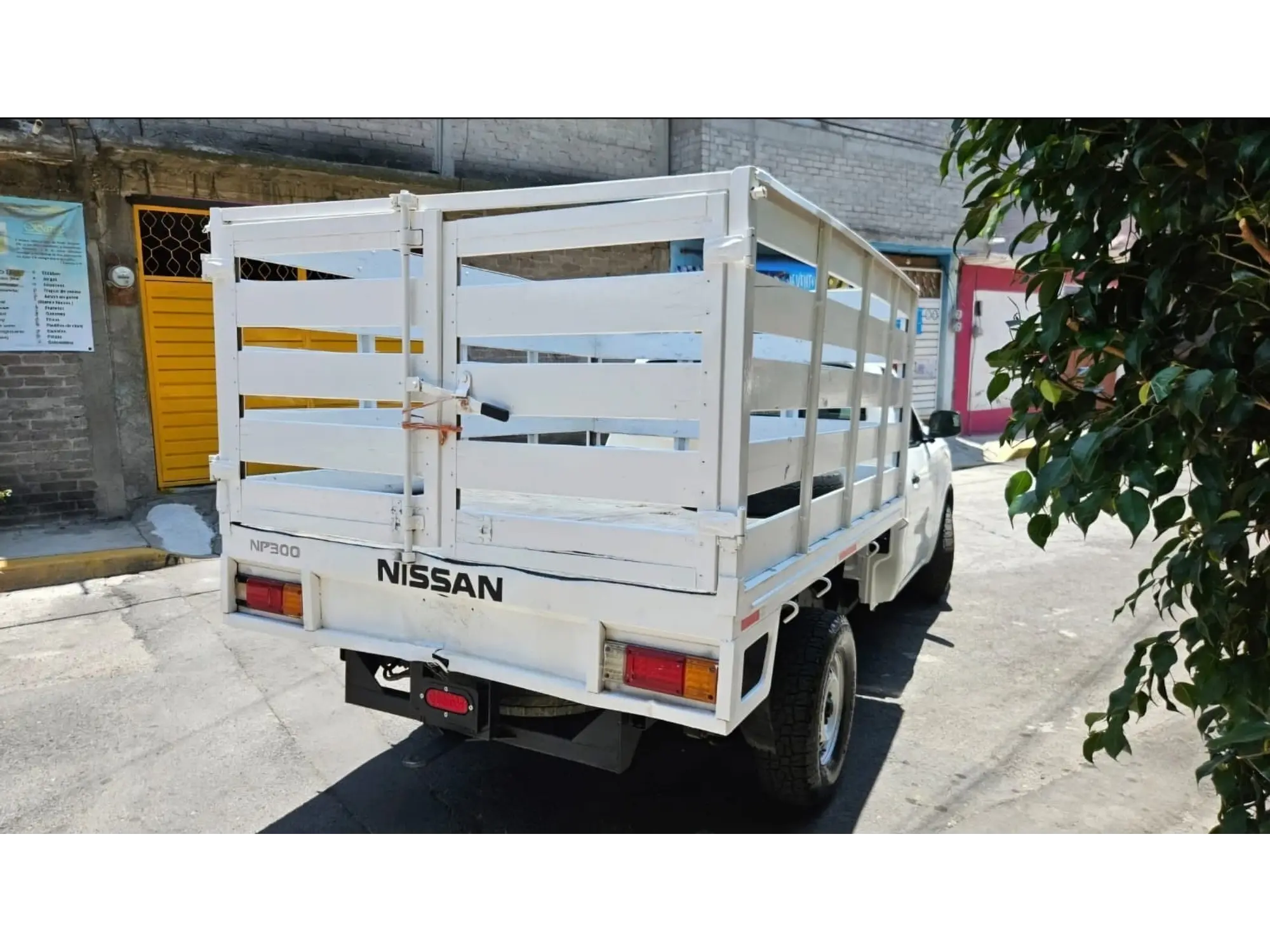 NISSAN NP300 2.5 ESTACAS DH AA PACK SEG MT 2019 4