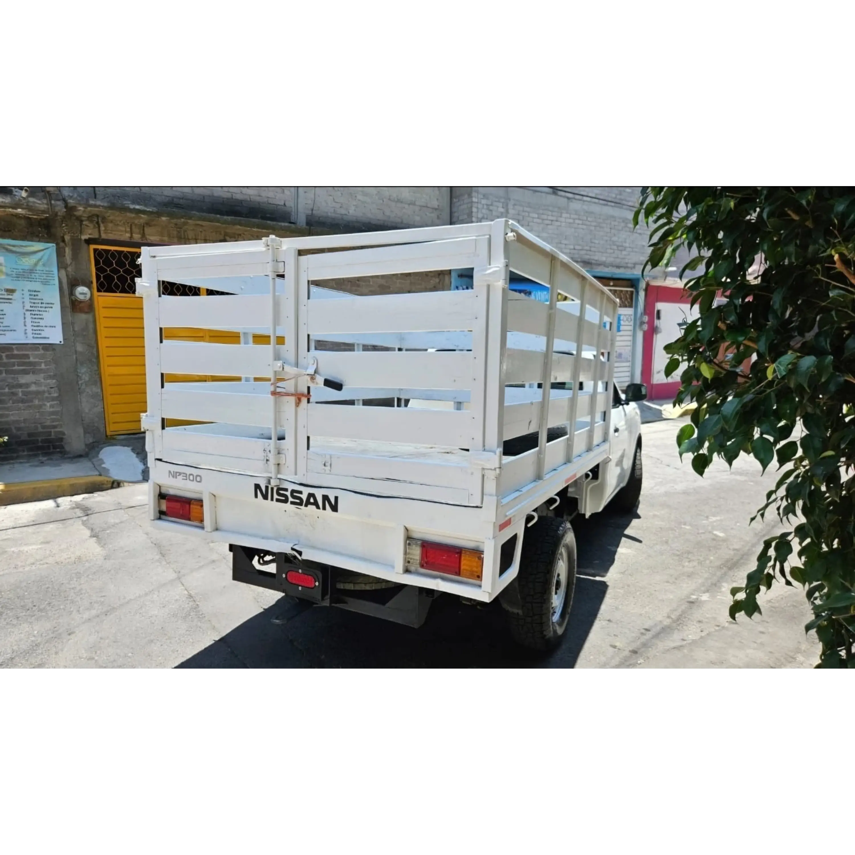 NISSAN NP300 2.5 ESTACAS DH AA PACK SEG MT 2019 4