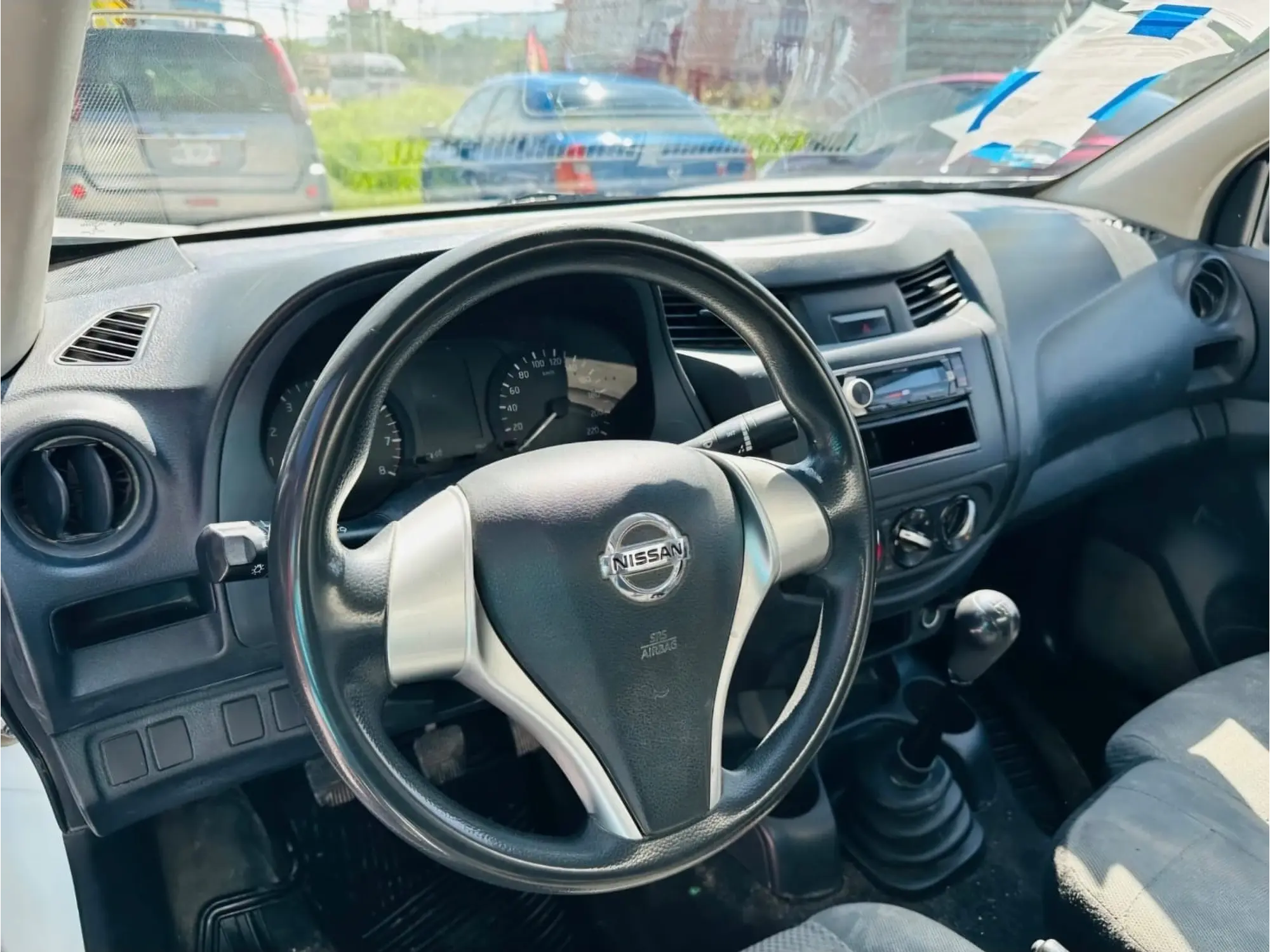 NISSAN NP300 2.5 ESTACAS DH AA PACK SEG MT 2020 8