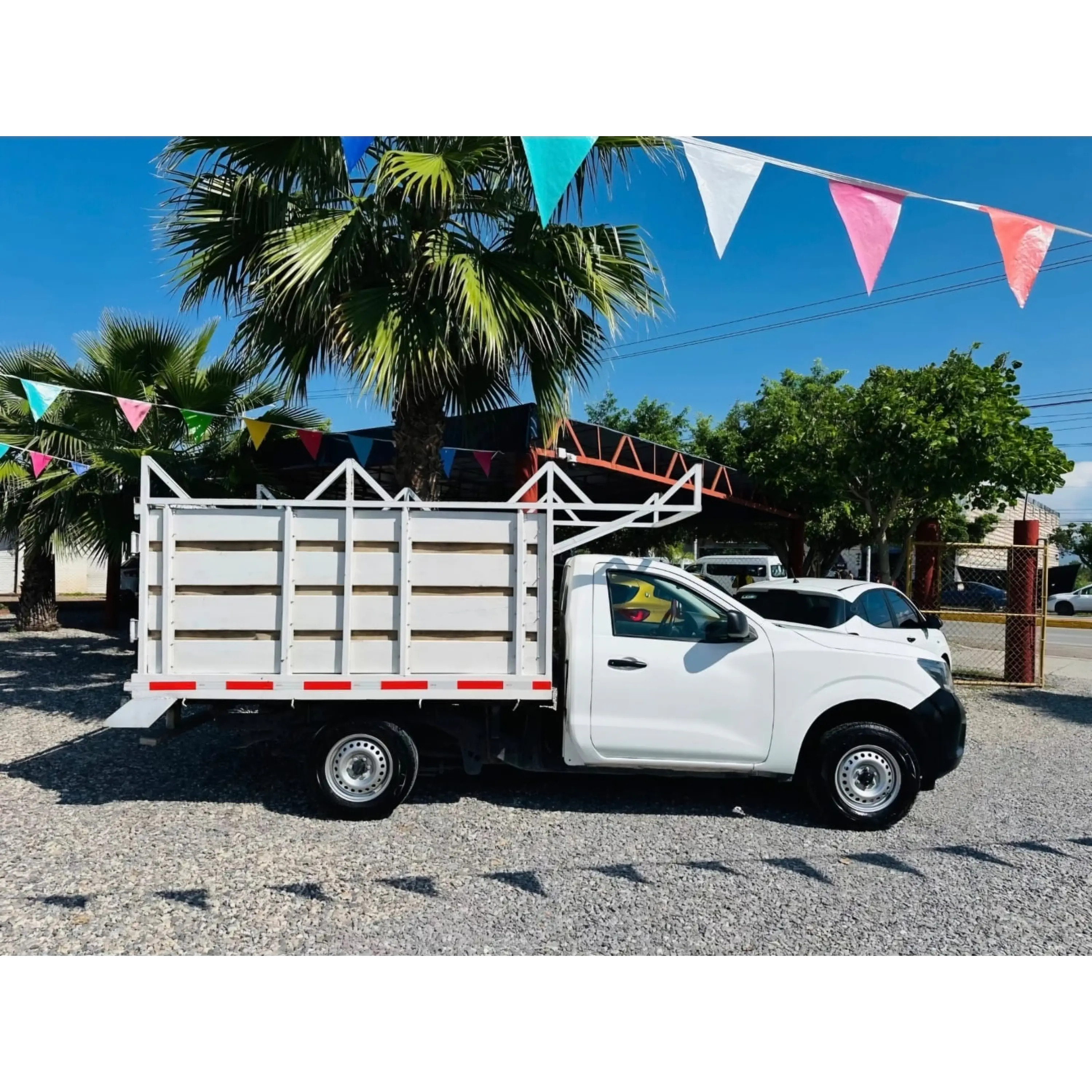 NISSAN NP300 2.5 ESTACAS DH AA PACK SEG MT 2020 4