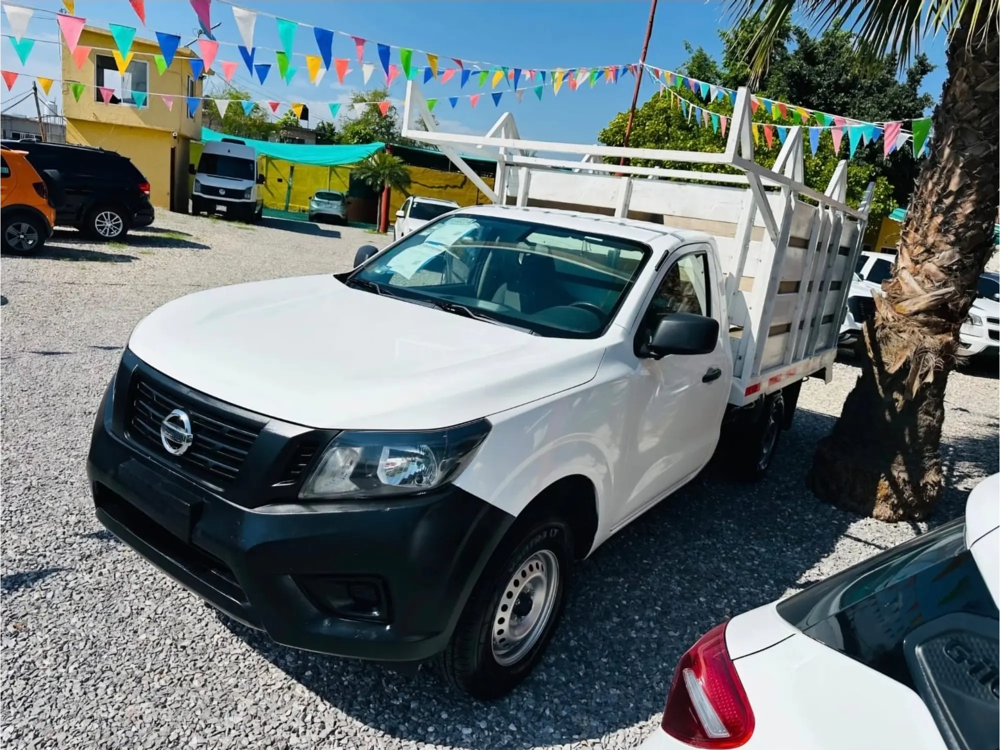 NISSAN NP300 2.5 ESTACAS DH AA PACK SEG MT 2020 1