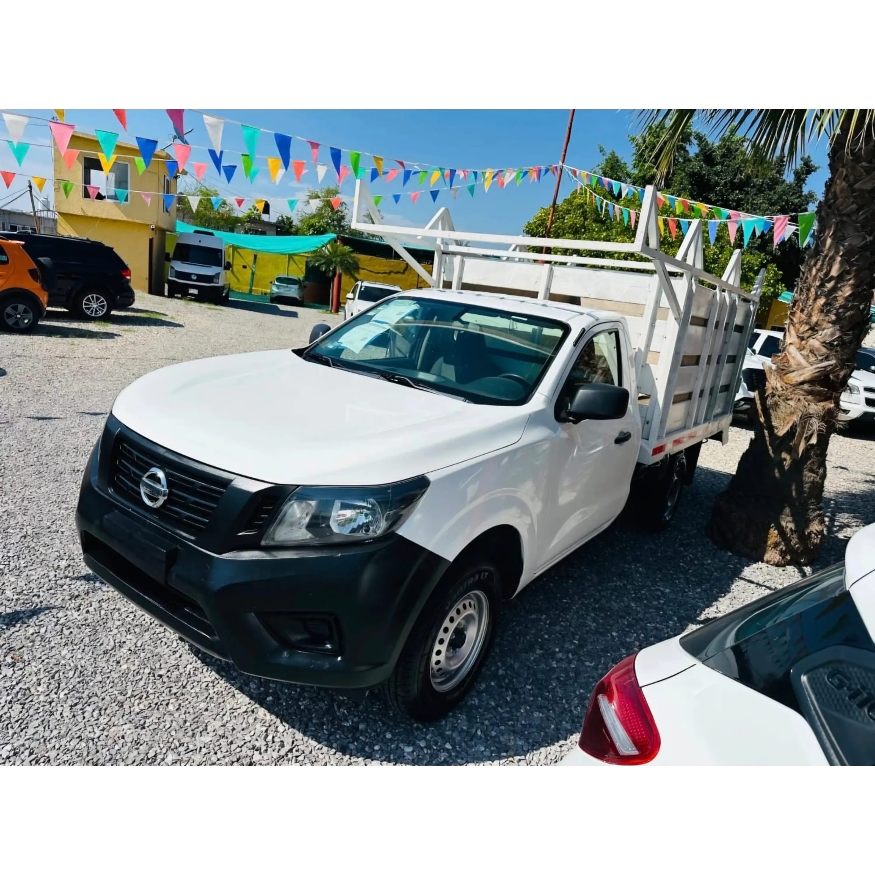 NISSAN NP300 2.5 ESTACAS DH AA PACK SEG MT 2020 1