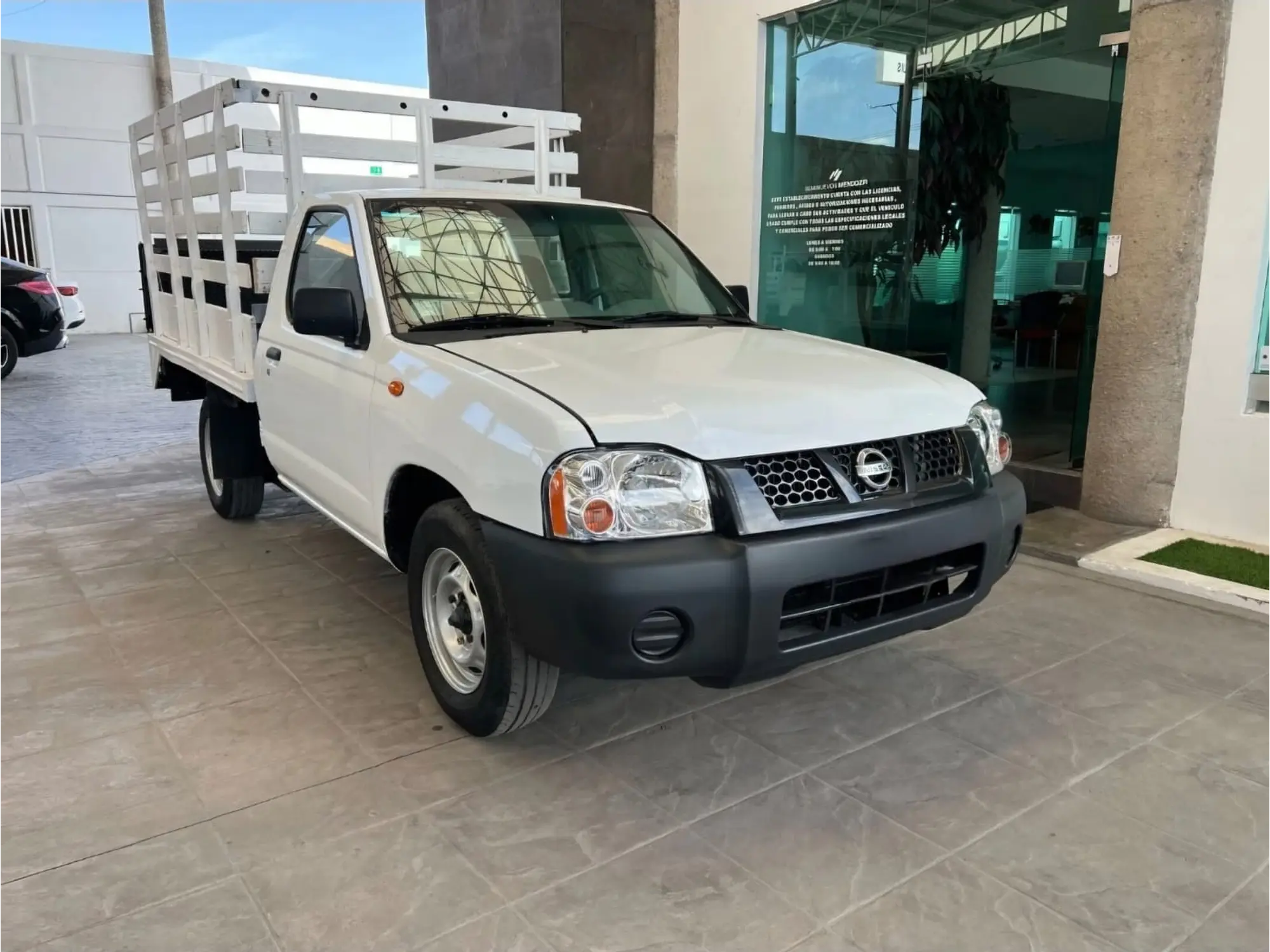 NISSAN NP300 2.4 ESTACAS DH MT 2015 1