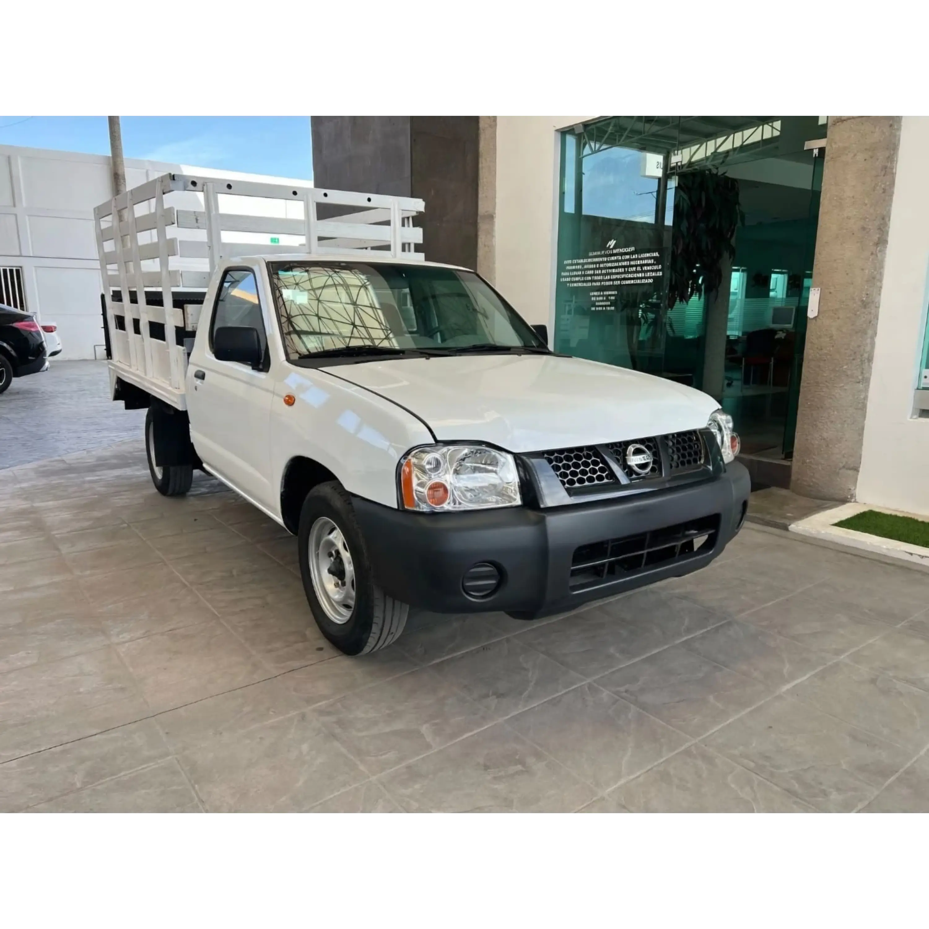 NISSAN NP300 2.4 ESTACAS DH MT 2015 1