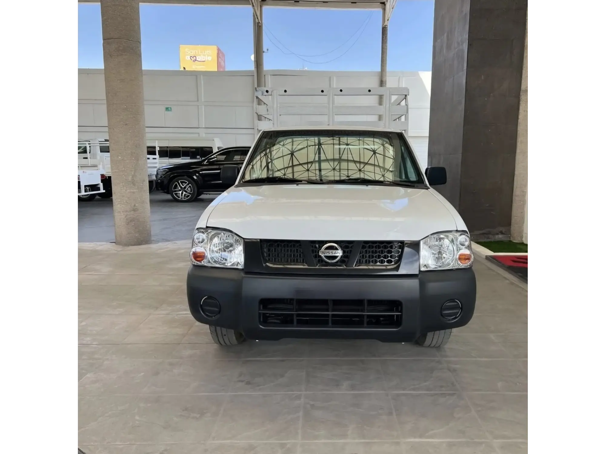 NISSAN NP300 2.4 ESTACAS DH MT 2015 2