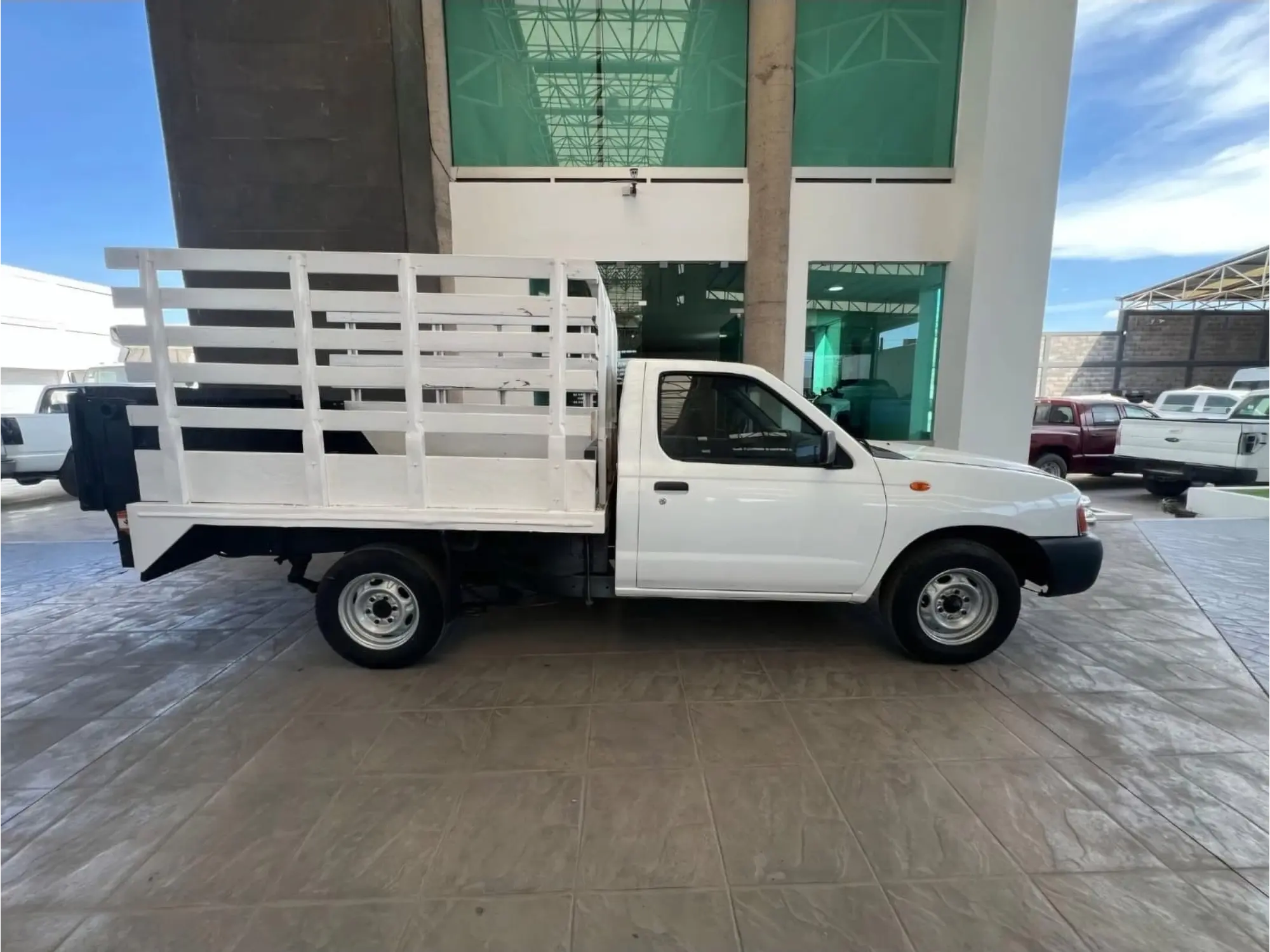 NISSAN NP300 2.4 ESTACAS DH MT 2015 6
